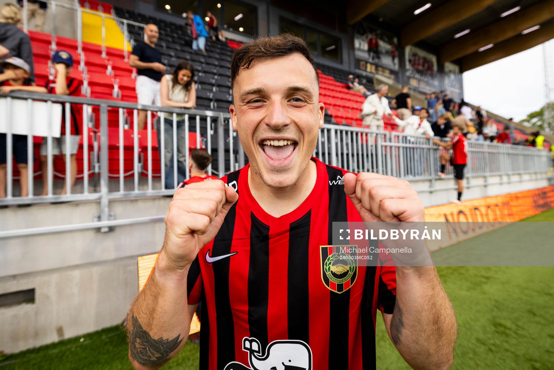Brommapojkarnas Adam Skanning Jakobsen jublar