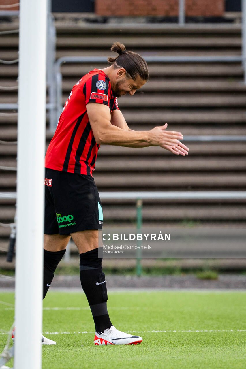 Brommapojkarnas Nikola Vasic deppar