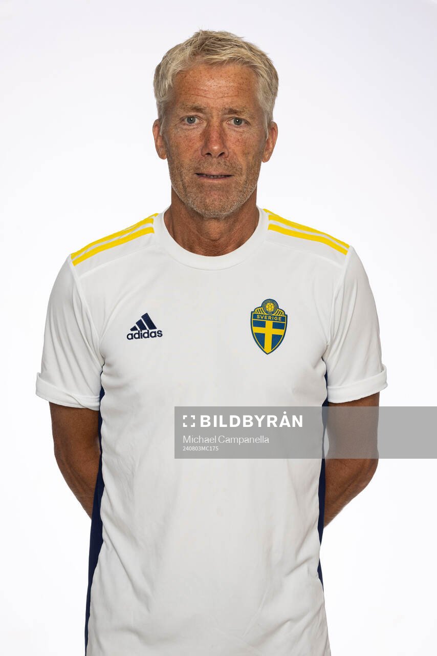 Kjell Johansson poserar för ett porträtt under en fotografering med det svenska P15-landslaget i fotboll den 3 augusti 2024 i Stockholm.