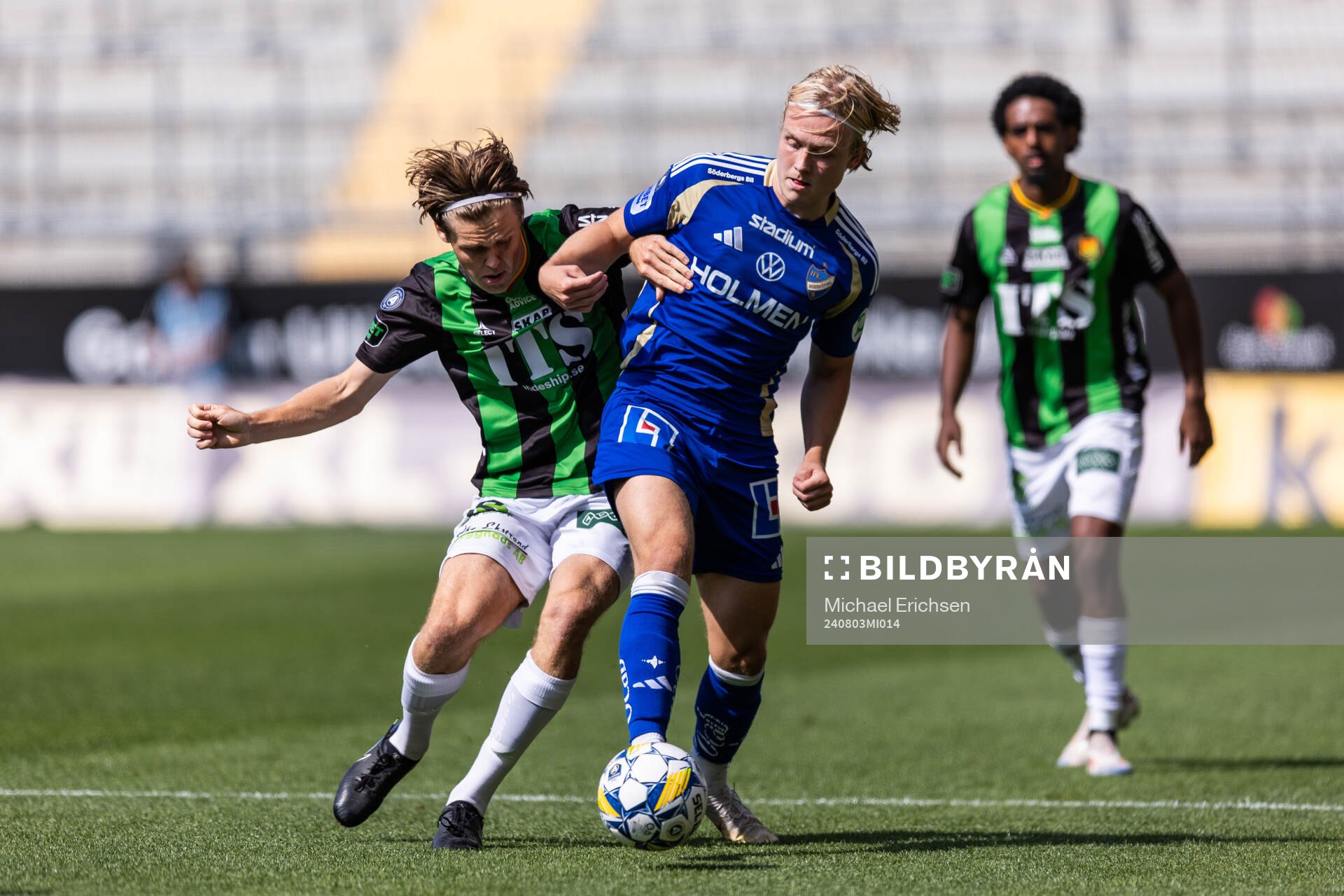 GAIS Axel Henriksson och IFK Norrköpings Isak Andri Sigurgeirsson under fotbollsmatchen i Allsvenskan mellan GAIS och IFK Norrköping den 3 augusti 2024 i Göteborg.