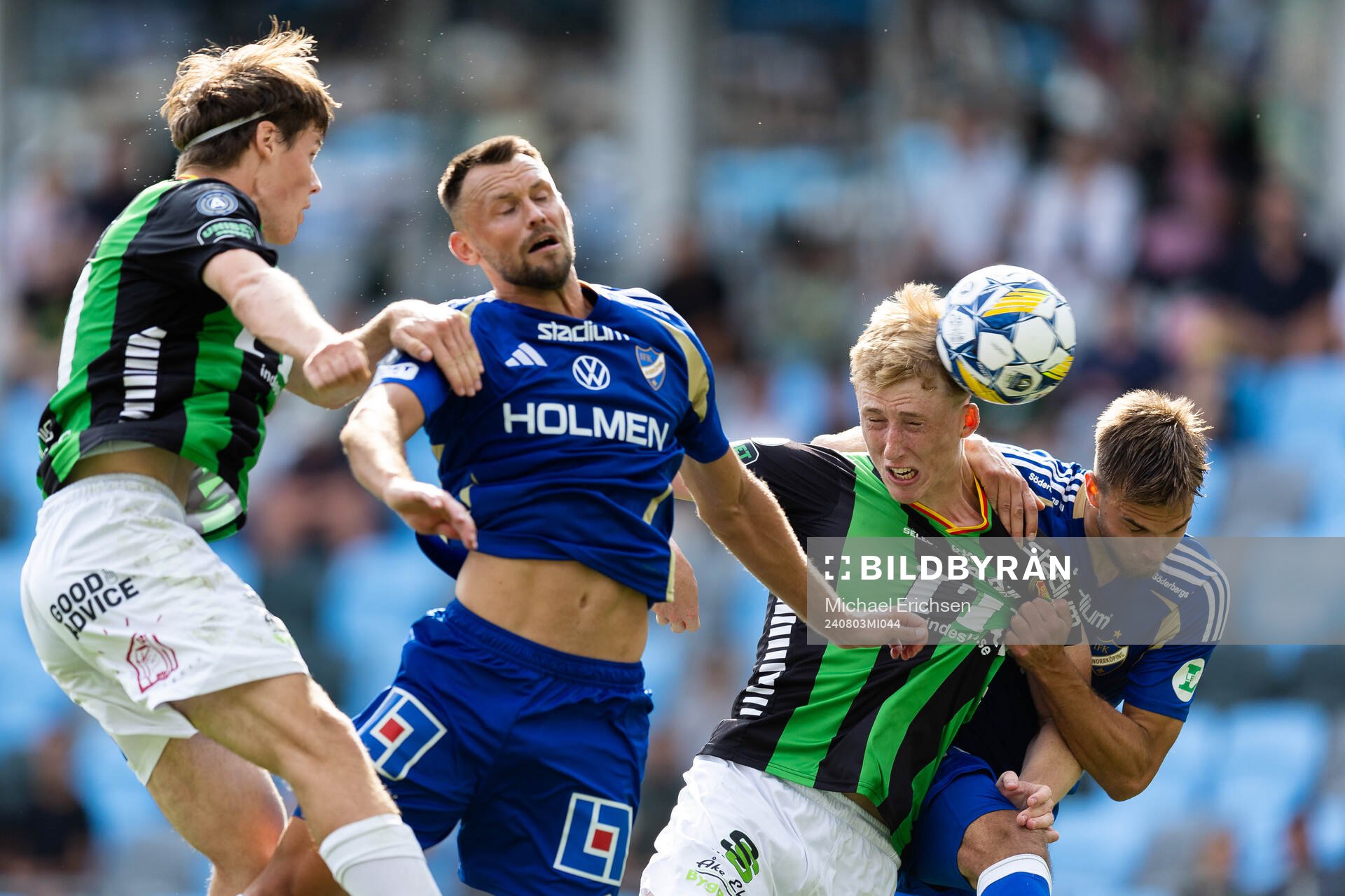 GAIS Filip Beckman i kamp med IFK Norrköpings Anton Eriksson under fotbollsmatchen i Allsvenskan mellan GAIS och IFK Norrköping den 3 augusti 2024 i Göteborg.