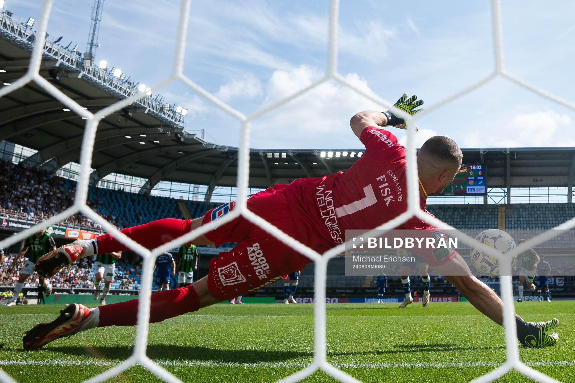 GAIS Mergim Krasniqi räddar en straff slagen av IFK