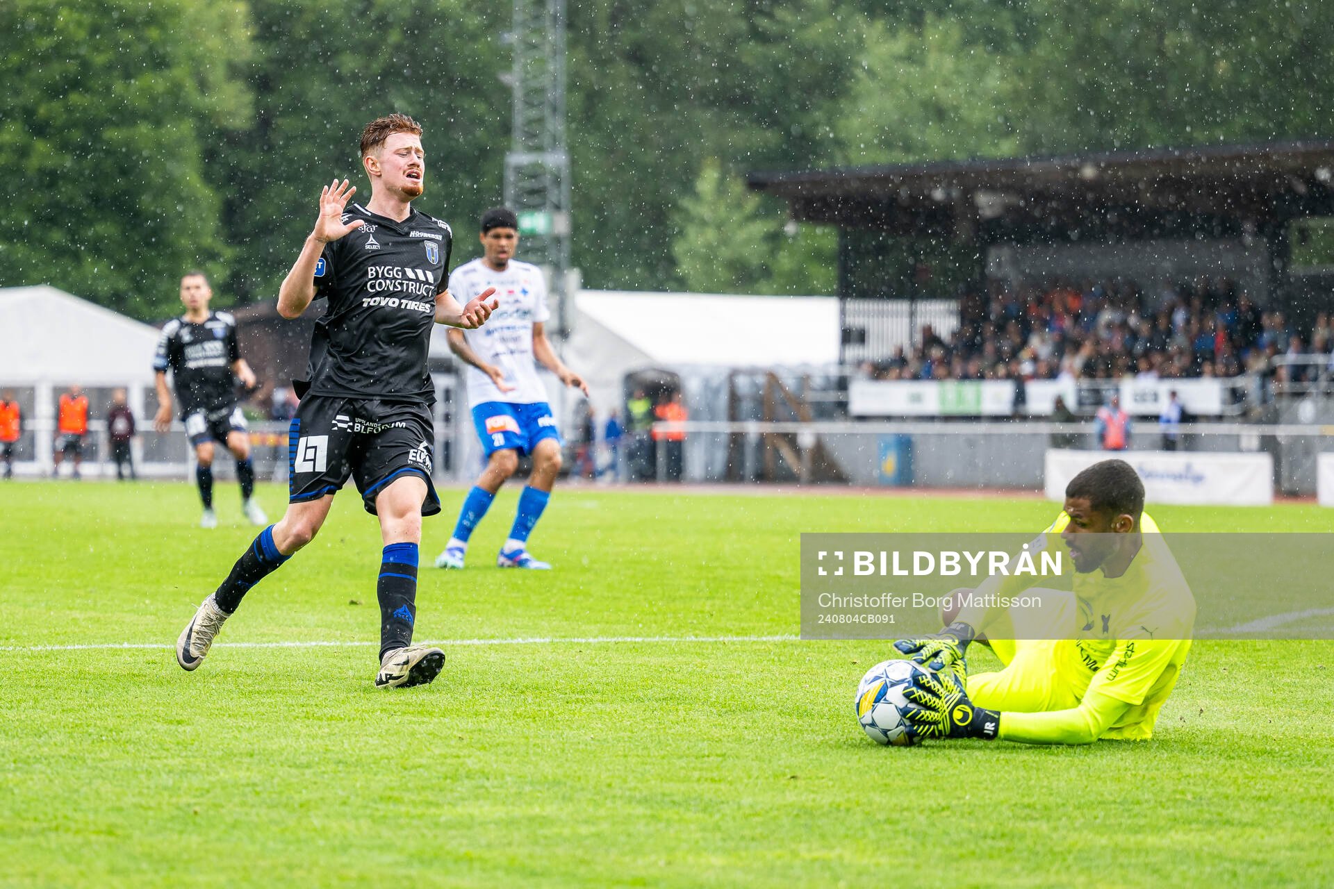 Sirius August Ljungberg och Värnamos målvakt Jonathan