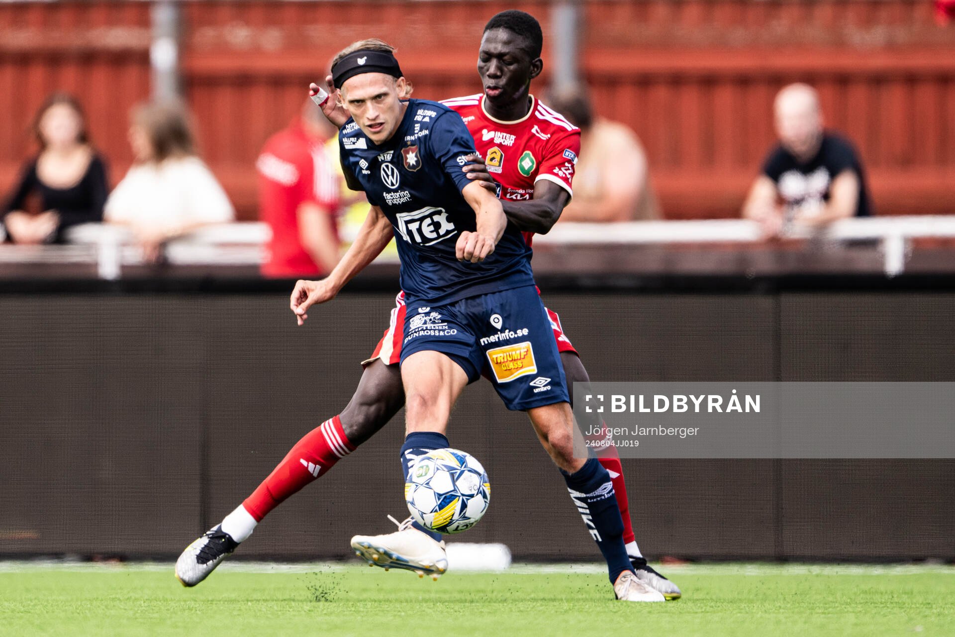 Örgrytes Charlie Vindehall och Skövde AIKs Mamadou