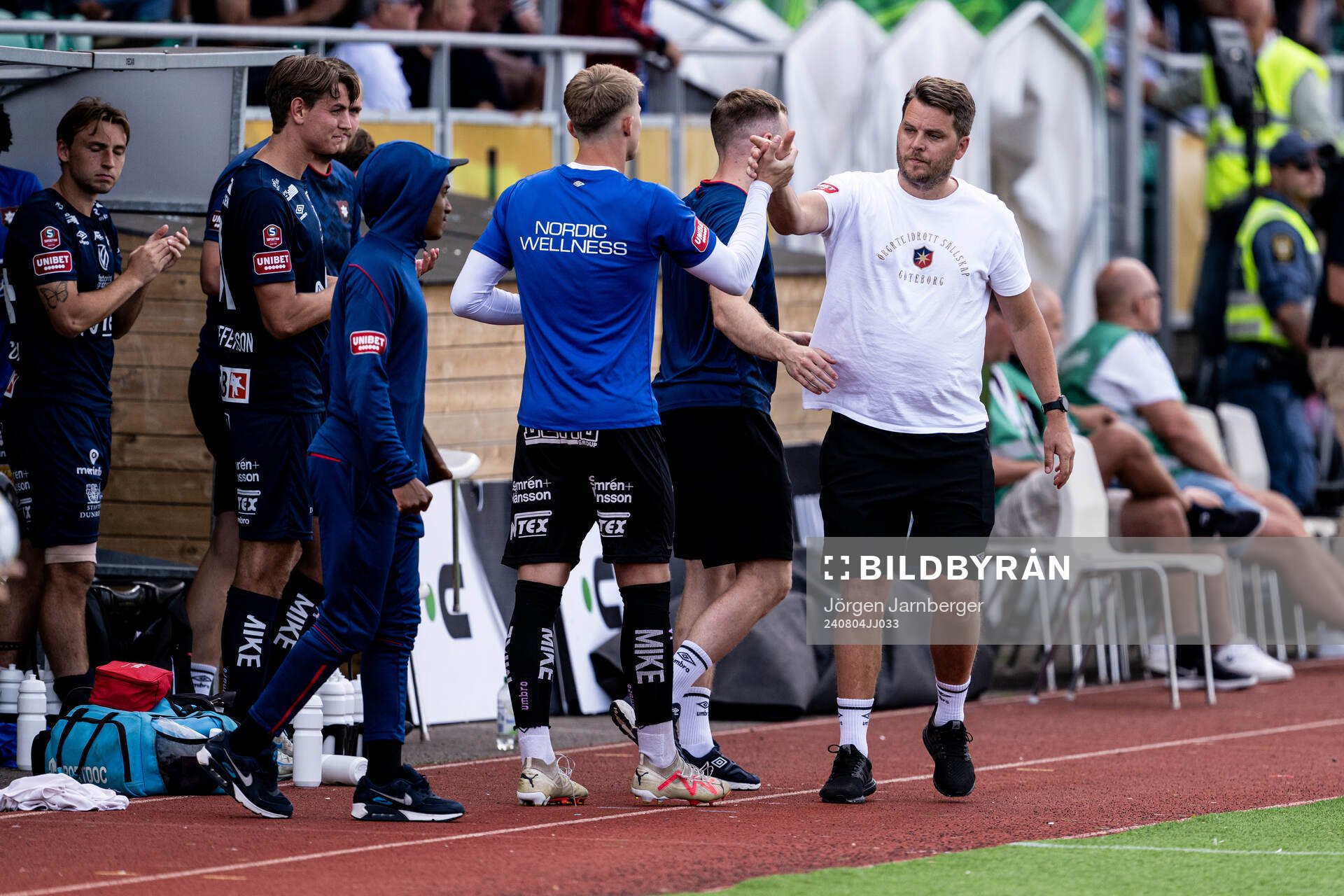 Örgrytes tränare Andreas Holmberg jublar