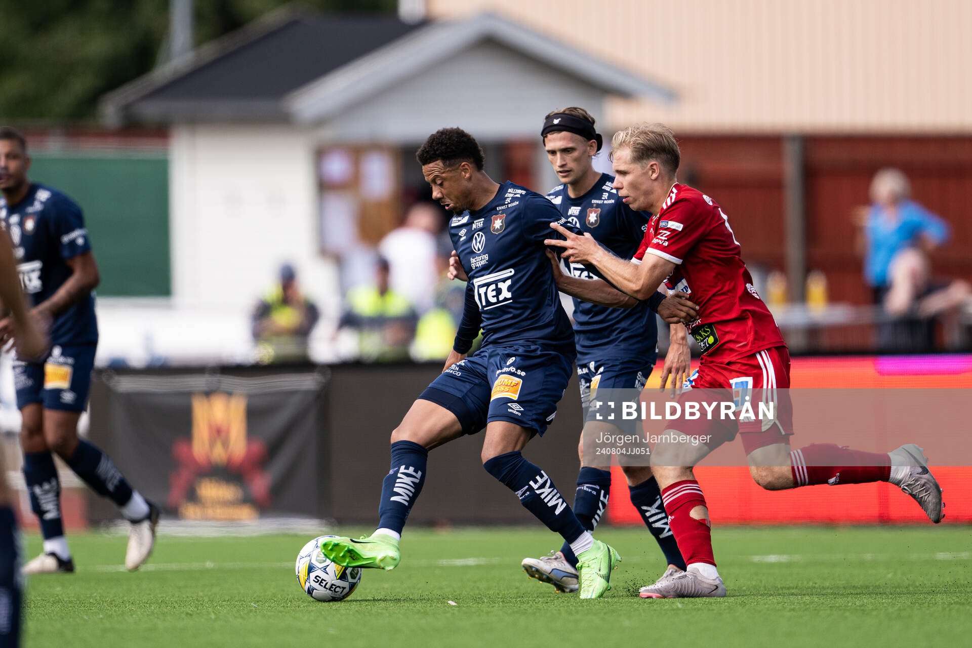 Örgrytes Tobias Sana och Skövde AIKs Samuel Sörman