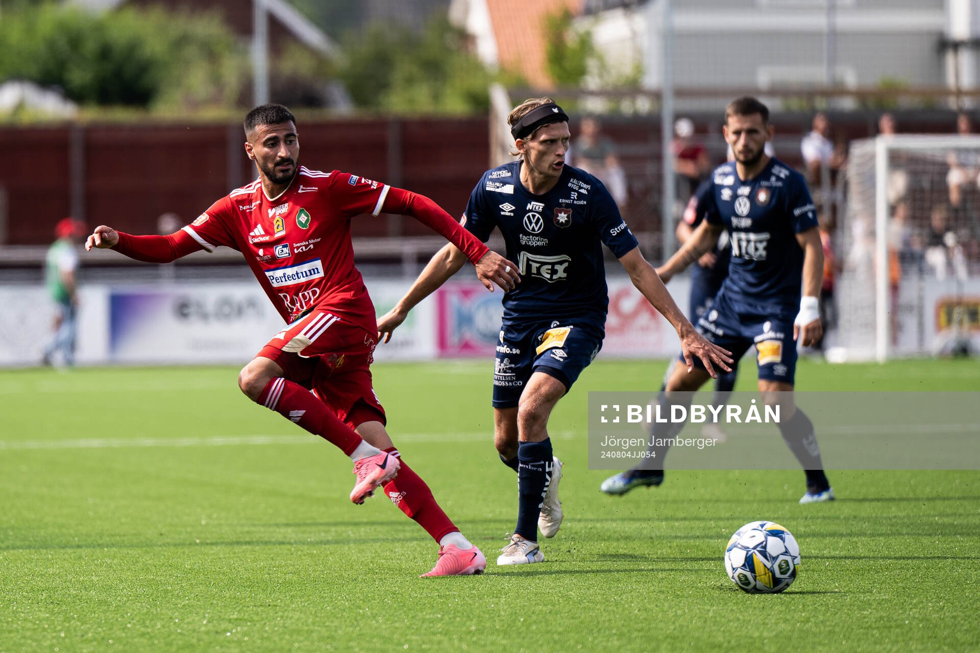 Skövde AIKs Elmar Abraham och Örgrytes Charlie Vindehall