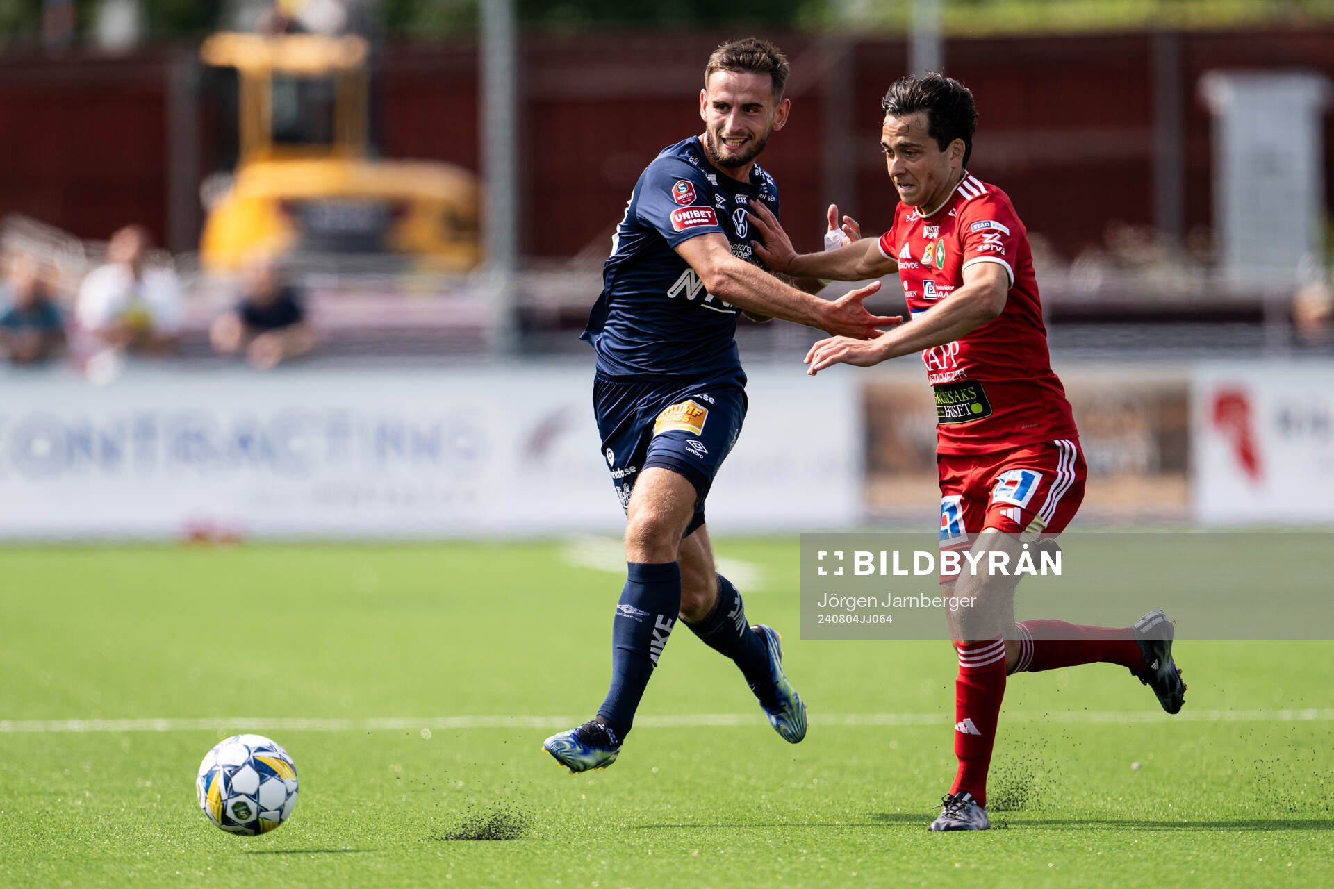 Örgrytes Erion Sadiku och Skövde AIKs Armend Suljev