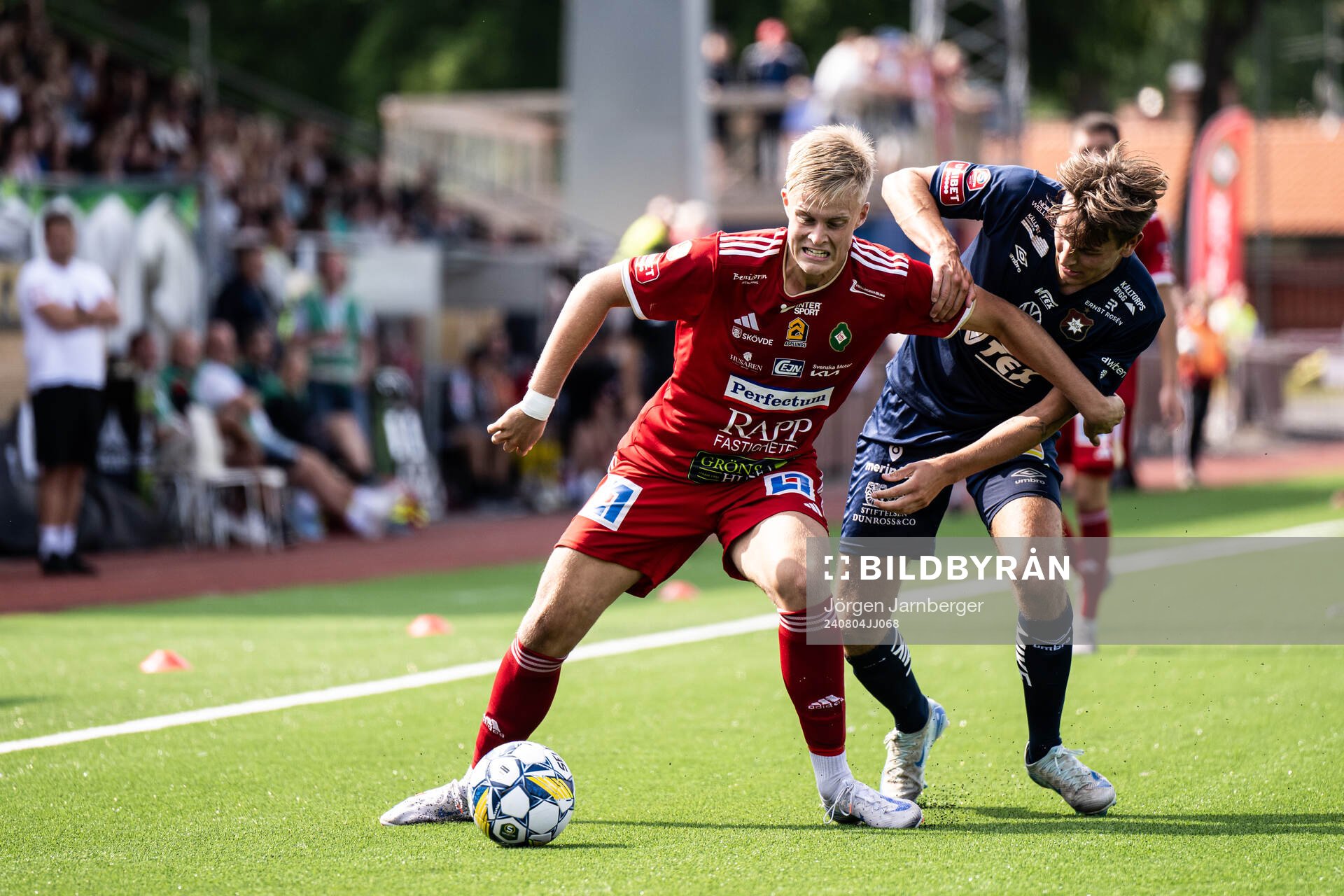 Skövde AIKs Edvin Tellgren och Örgrytes Noah