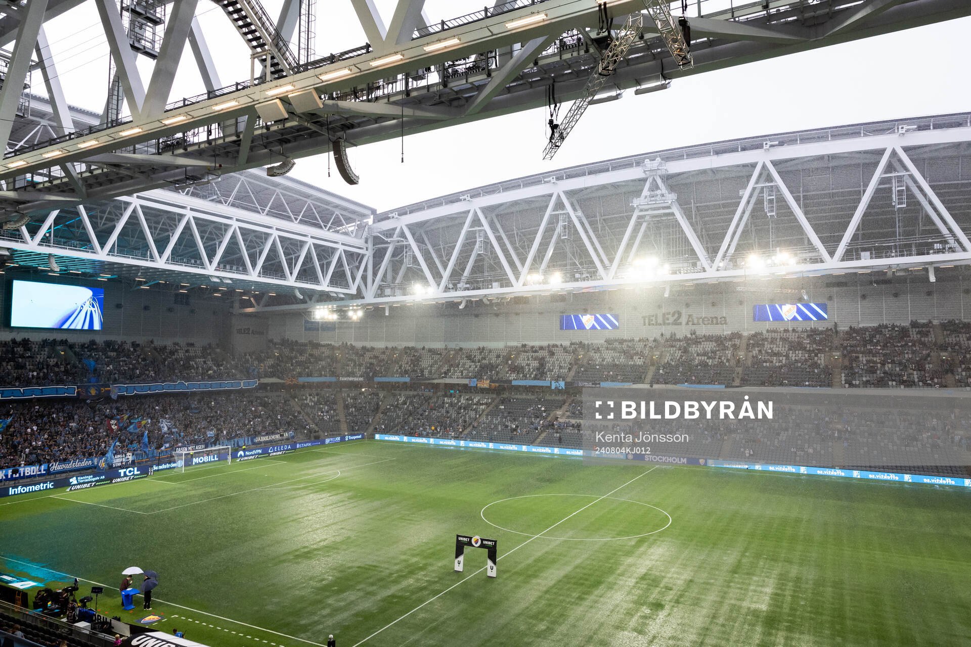 Regn på Tele2 Arena