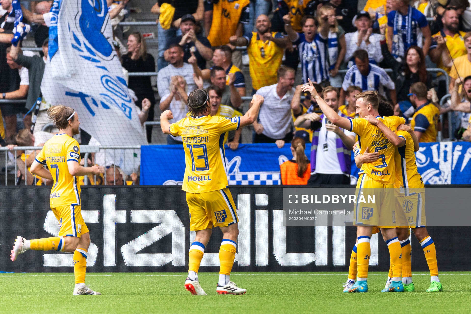 IFK Göteborgs Thomas Santos jublar med lagkamrater