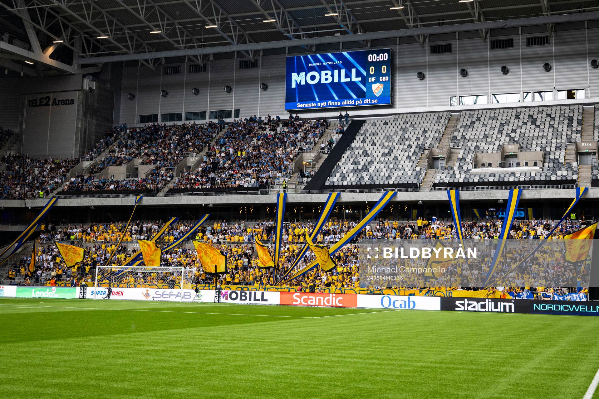 IFK Göteborgs supportrarna med flaggor