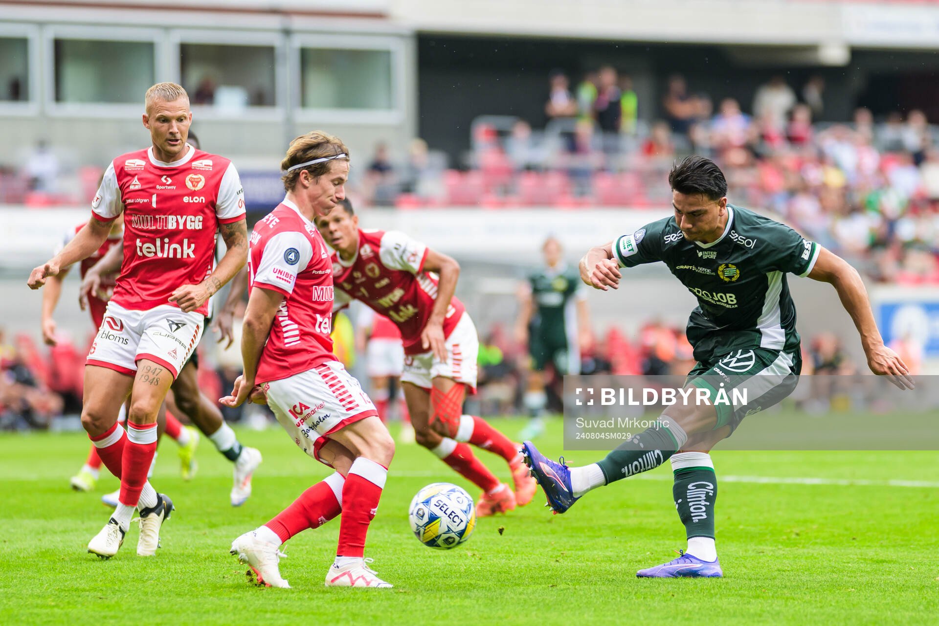 Kalmars Johan Karlsson och Hammarbys Jusef Erabi