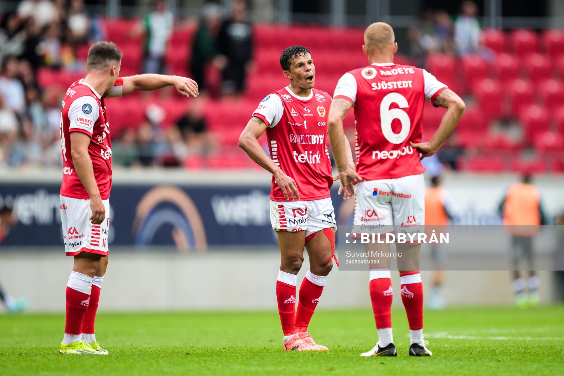 Kalmars Romario Pereira Sipiao och Rasmus Sjöstedt deppar