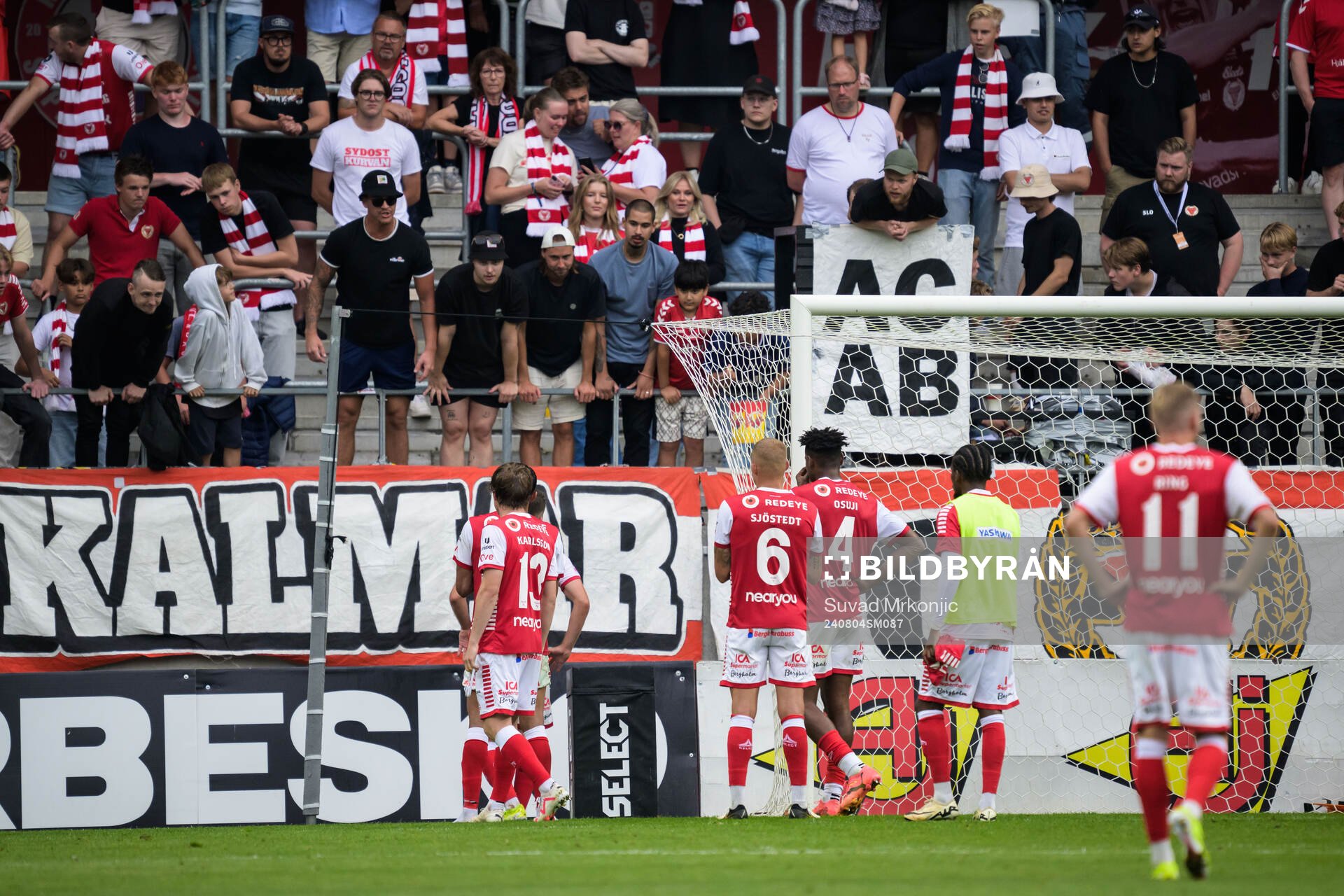 Kalmarspelarna deppar och samtalar med fansen