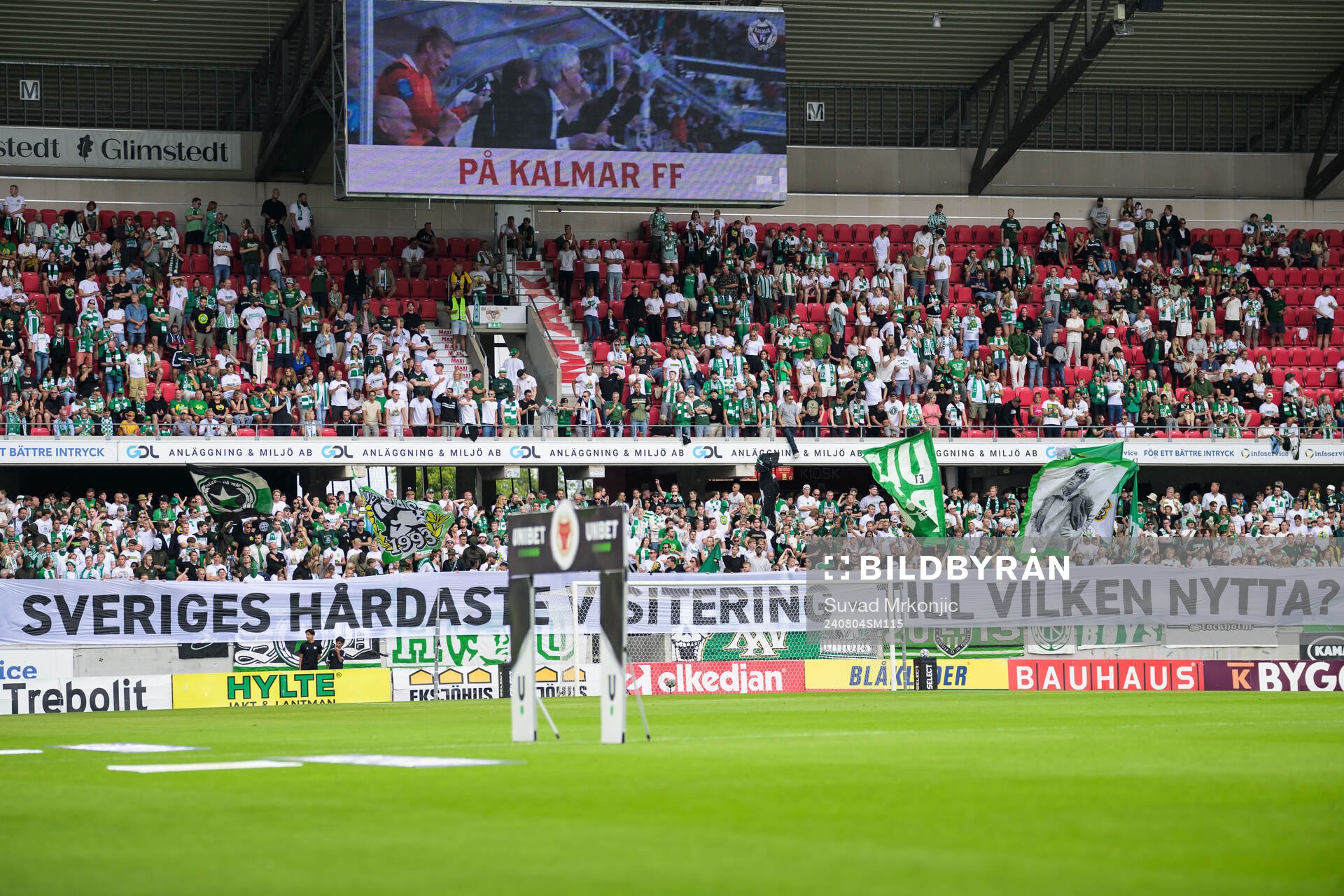 Hammarby supportrar med plakat