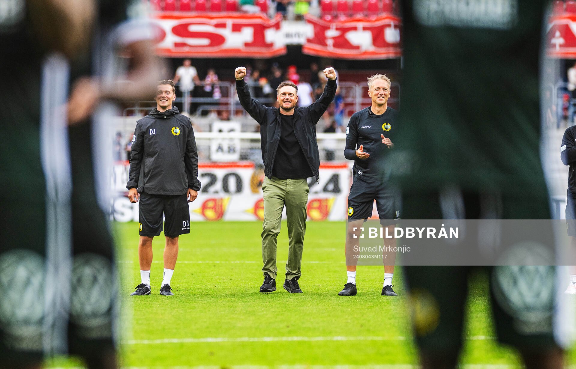 Hammarbys tränare Kim Hellberg jublar