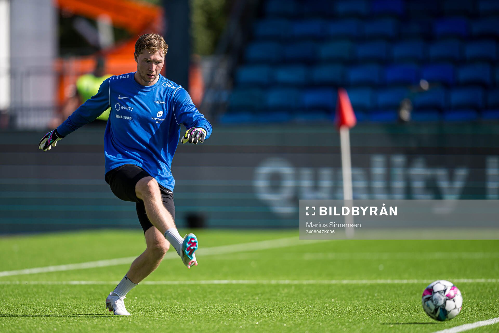 Mathias Dyngeland of Brann warms up