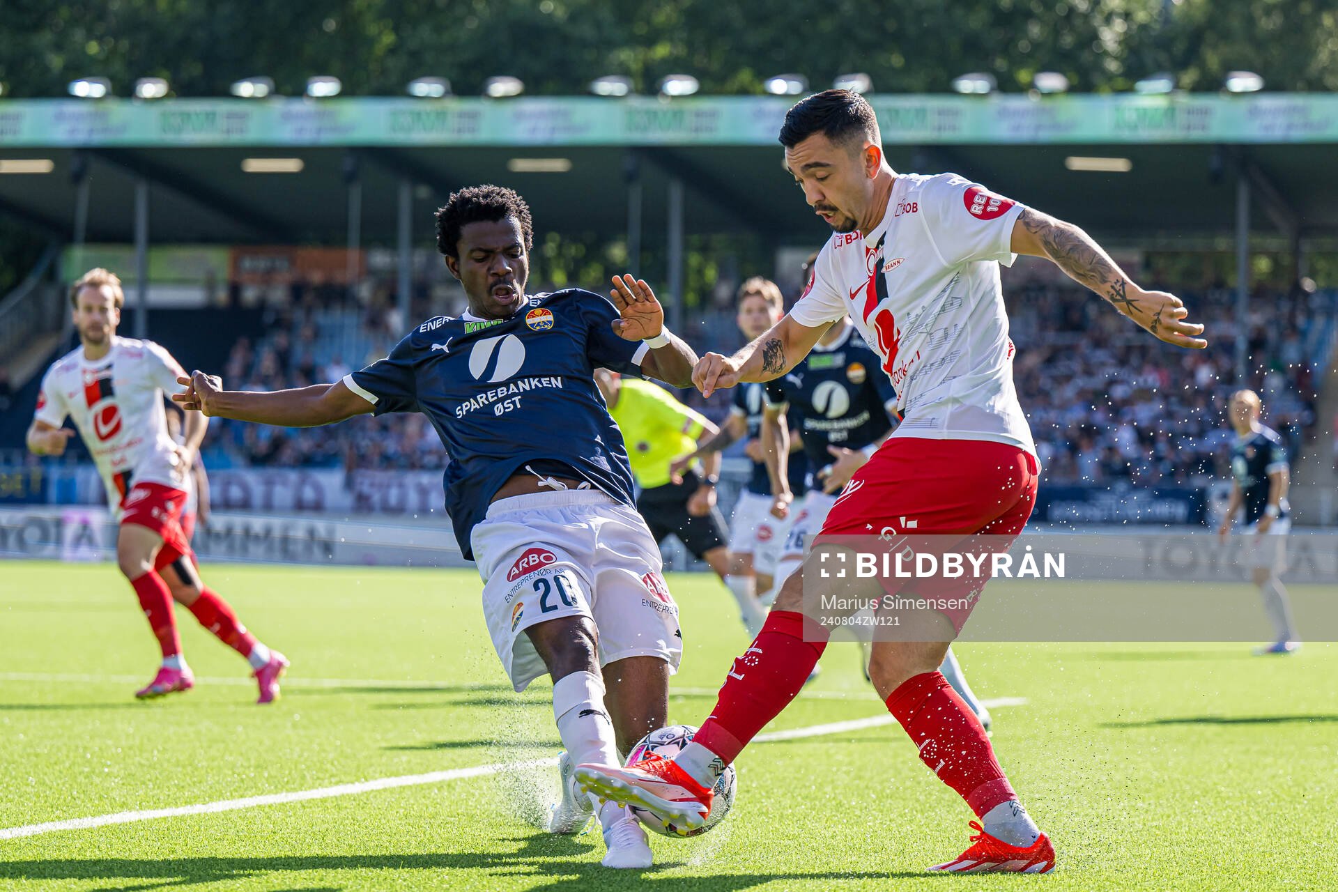 Emmanuel Danso of Strømsgodset and Niklas Castro of Brann