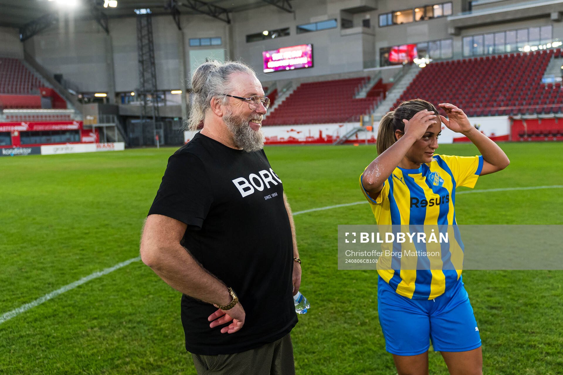 Eskilsminnes tränare Pierre Persson och Marwa Said jublar