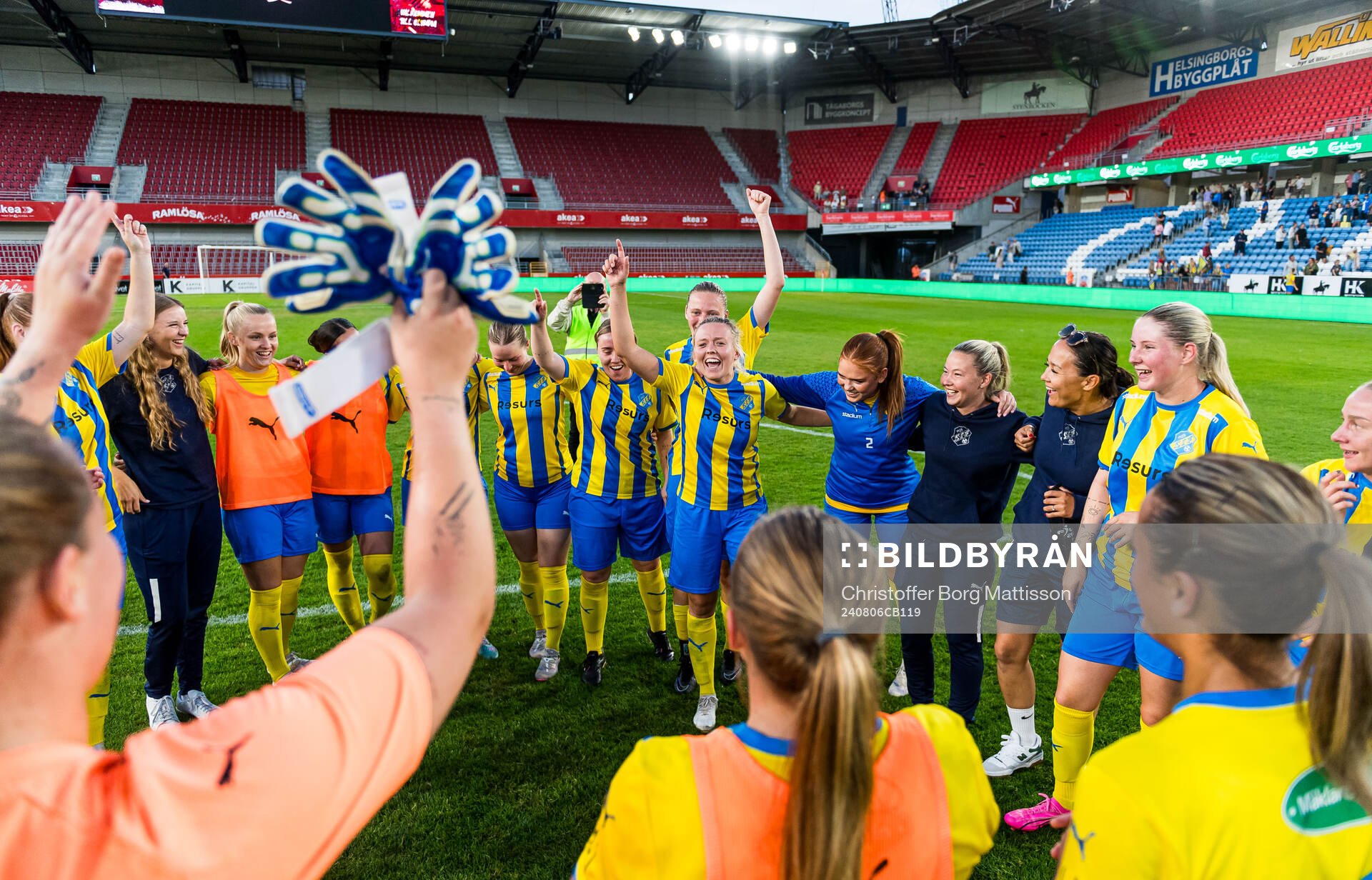 Eskilsminnes Nova Karlsson jublar