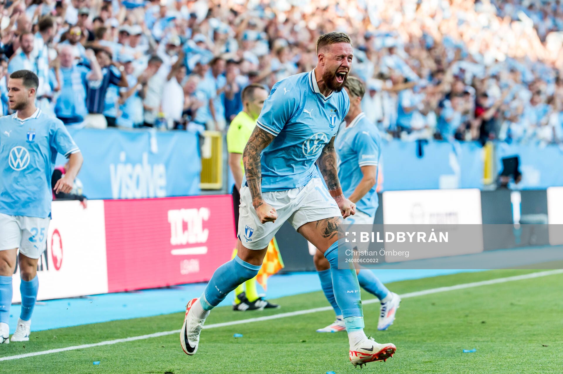 Pontus Jansson of Malmö FF celebrates