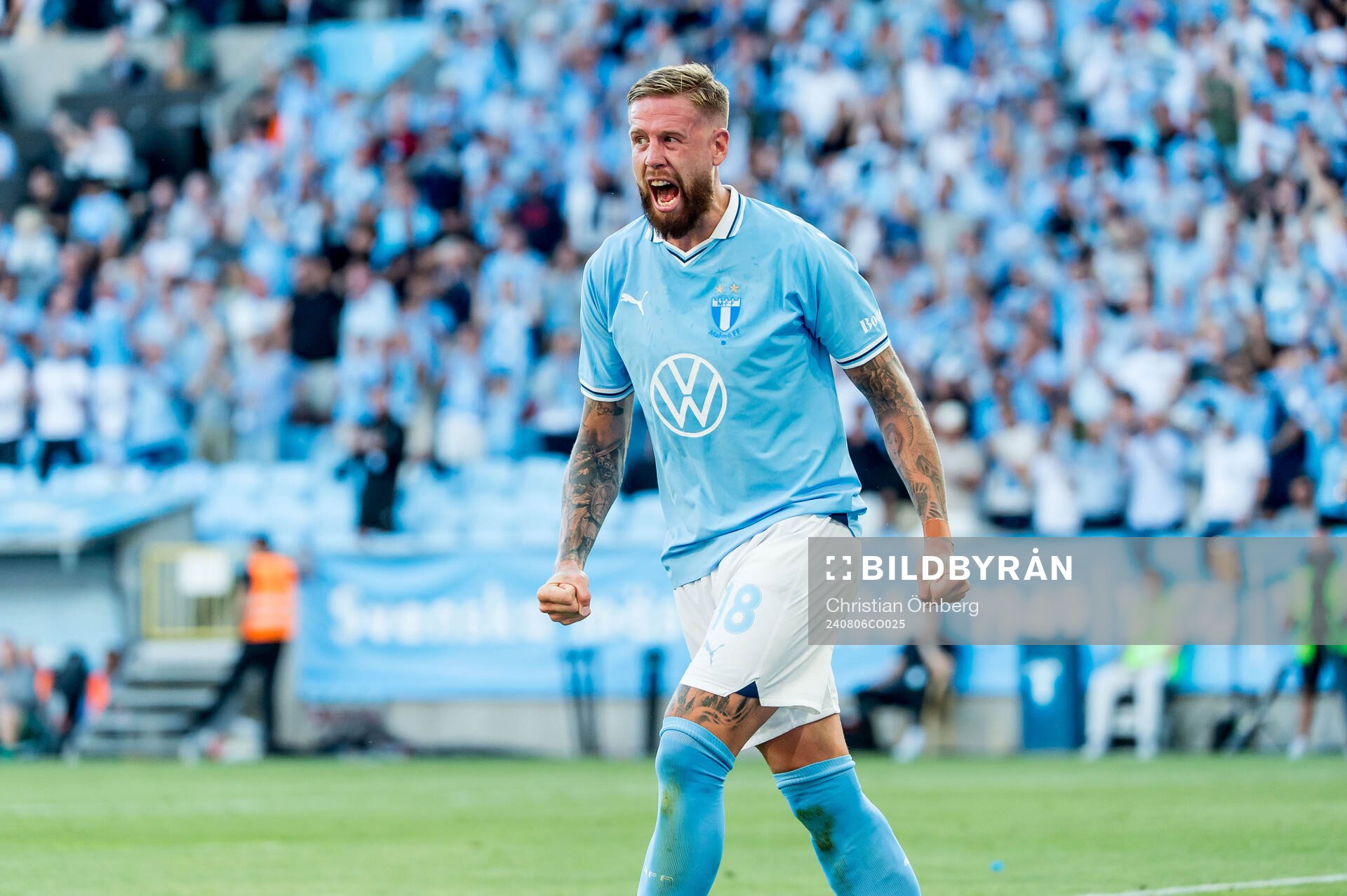 Pontus Jansson of Malmö FF celebrates