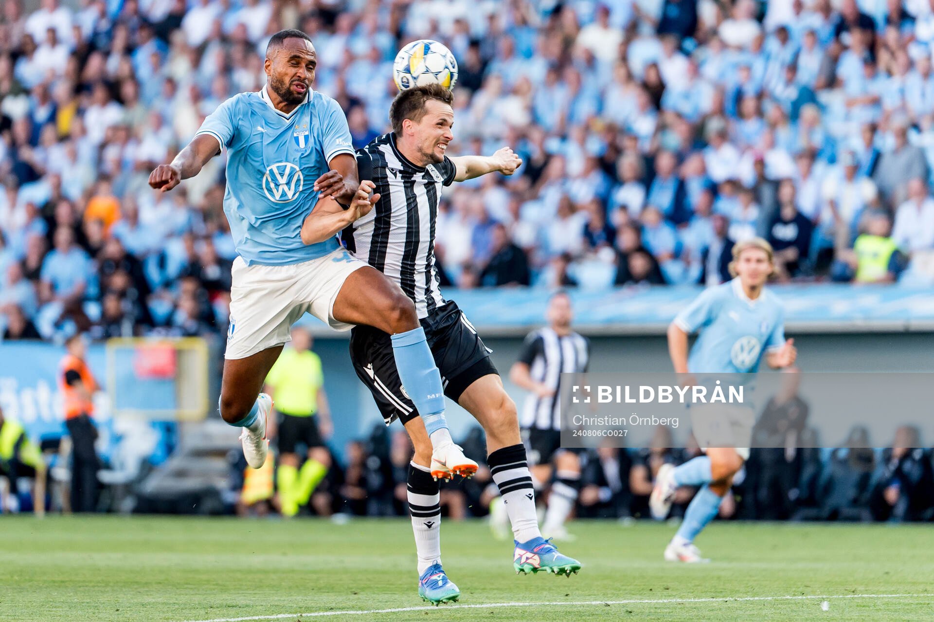 Isaac Kiese Thelin of Malmö FF and Tomasz Kedziora of PAOK