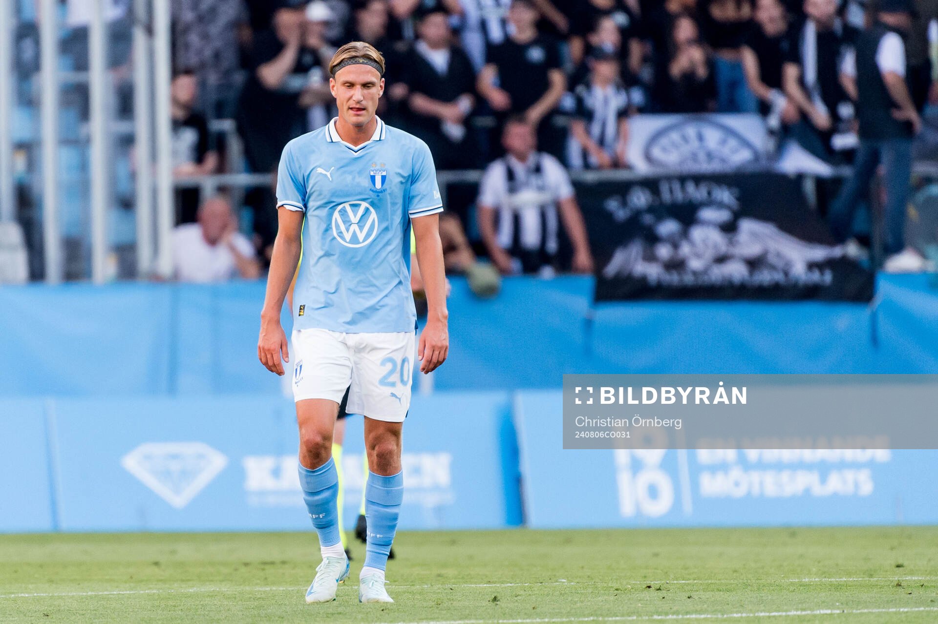Erik Botheim of Malmö FF looks dejected