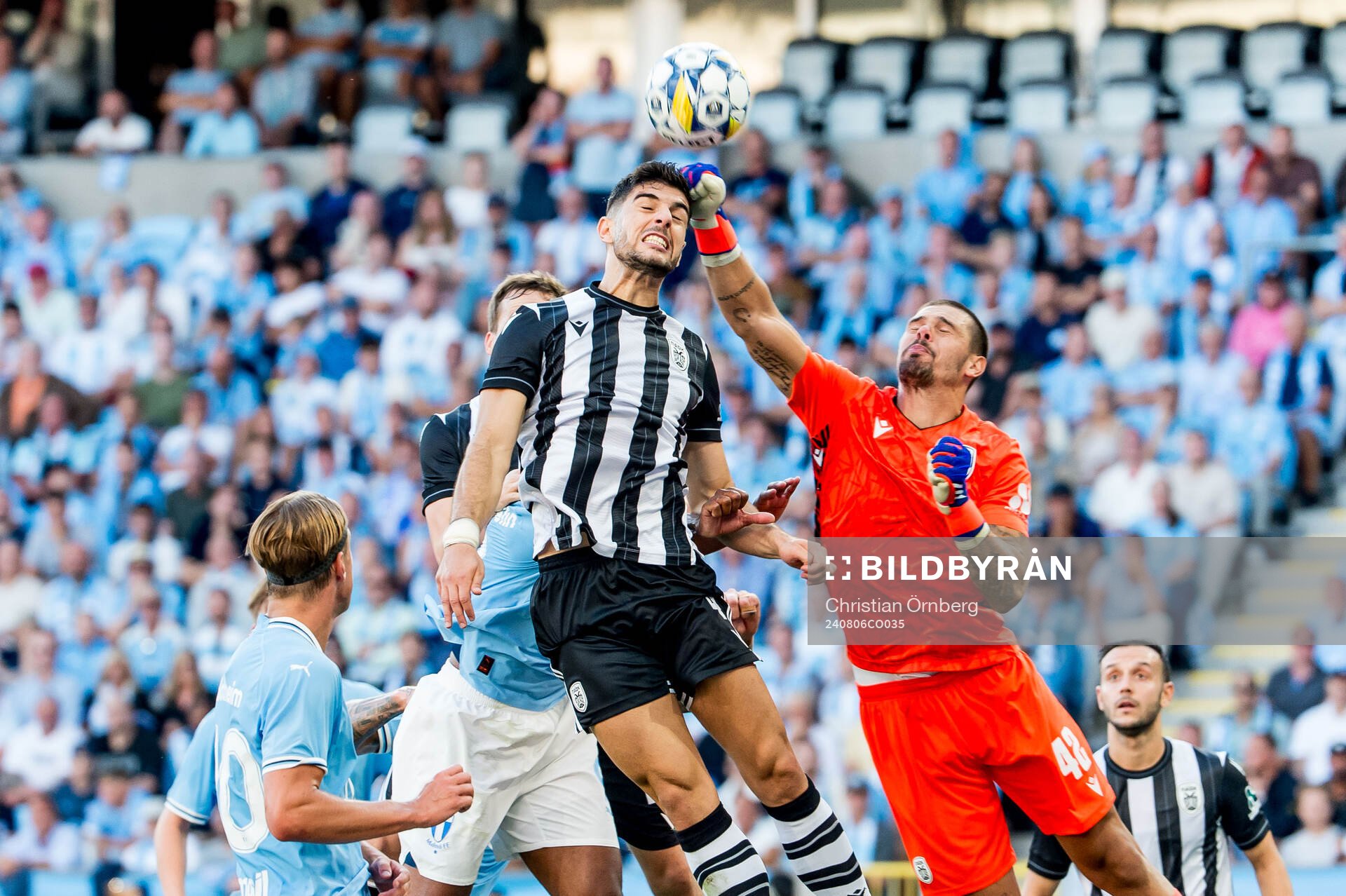 Goalkeeper Dominik Kotarski of PAOK