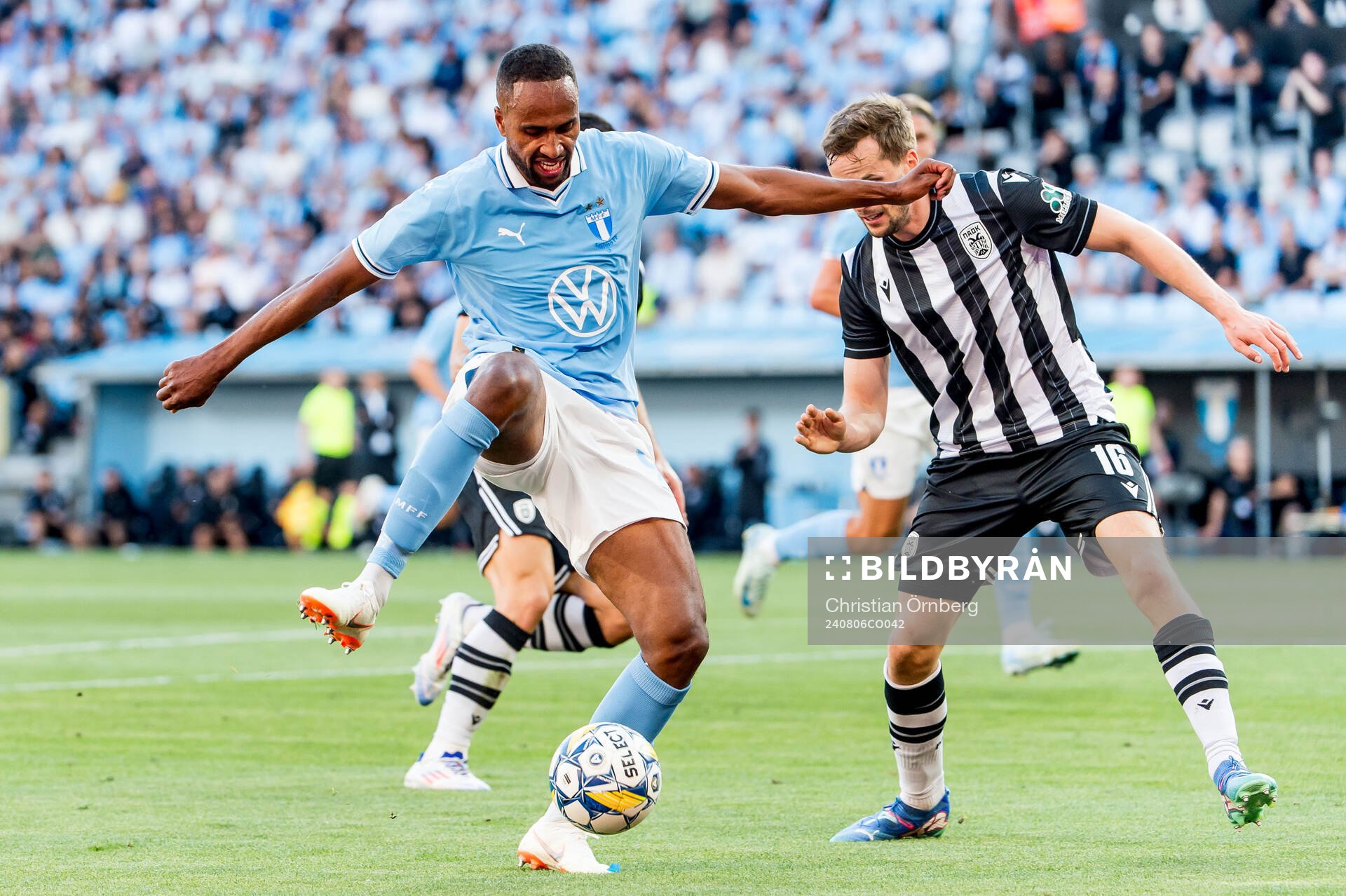 Isaac Kiese Thelin of Malmö FF and Tomasz Kedziora of PAOK during the UEFA Champions League football match between Malmö FF and PAOK on August 6, 2024 in Malmö.