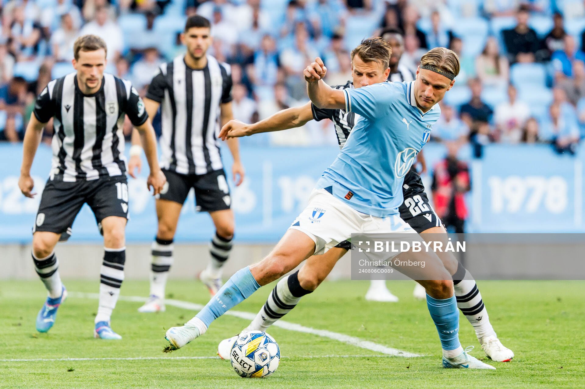 Erik Botheim of Malmö FF and Stefan Schwab of PAOK during the UEFA Champions League football match between Malmö FF and PAOK on August 6, 2024 in Malmö.