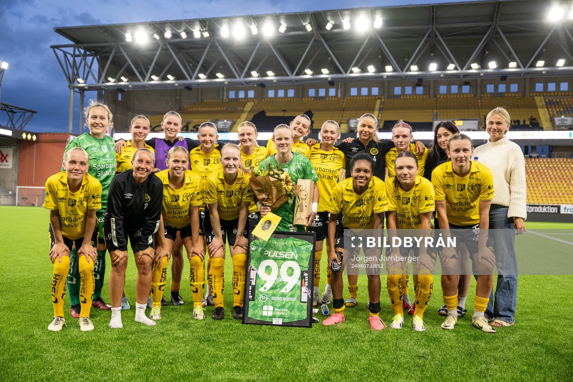 Elfsborgs spelare vid avtackning av målvakt Rebecka