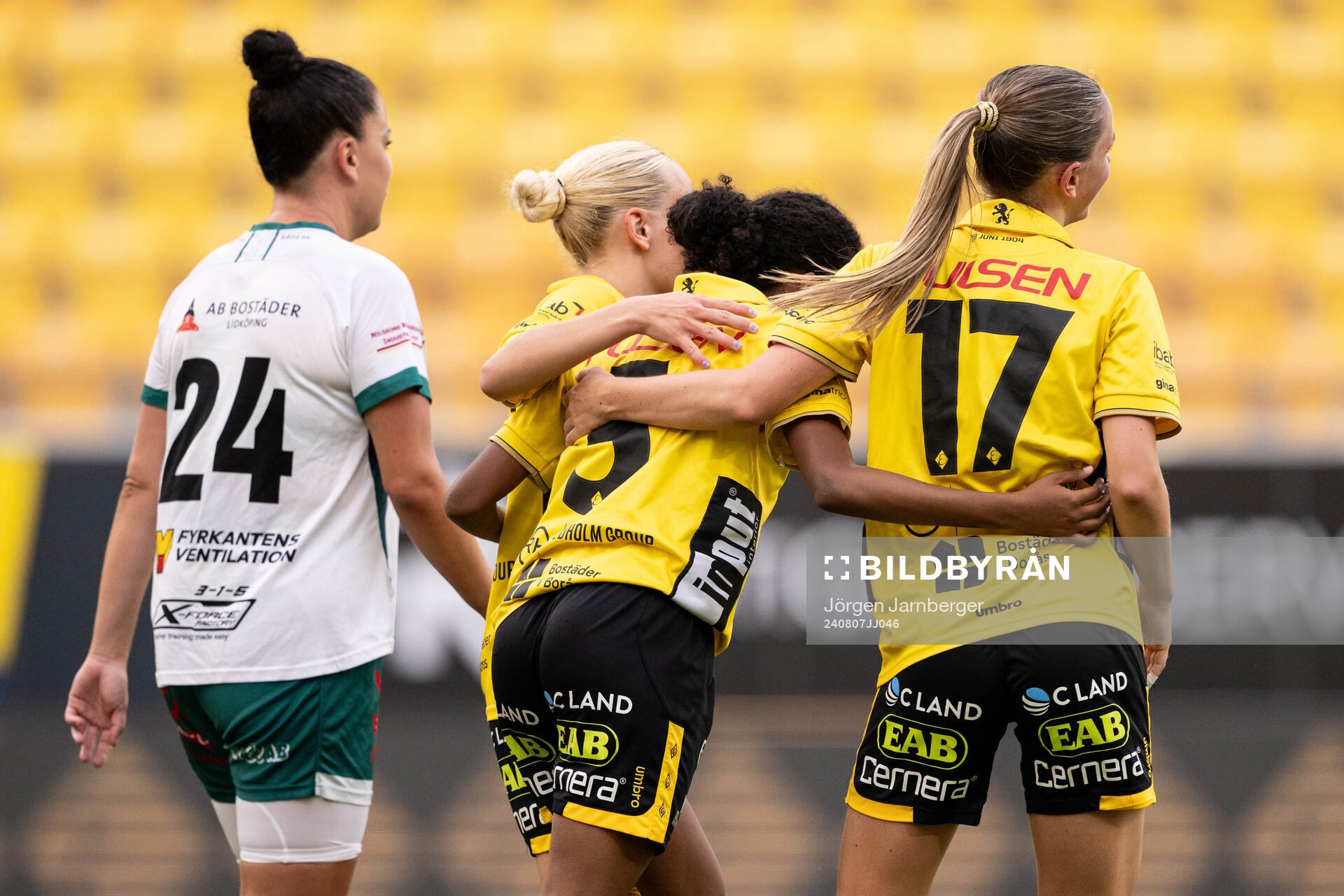 Elfsborgs Vanessa Lopez jublar med Tea Skoglund och Lova