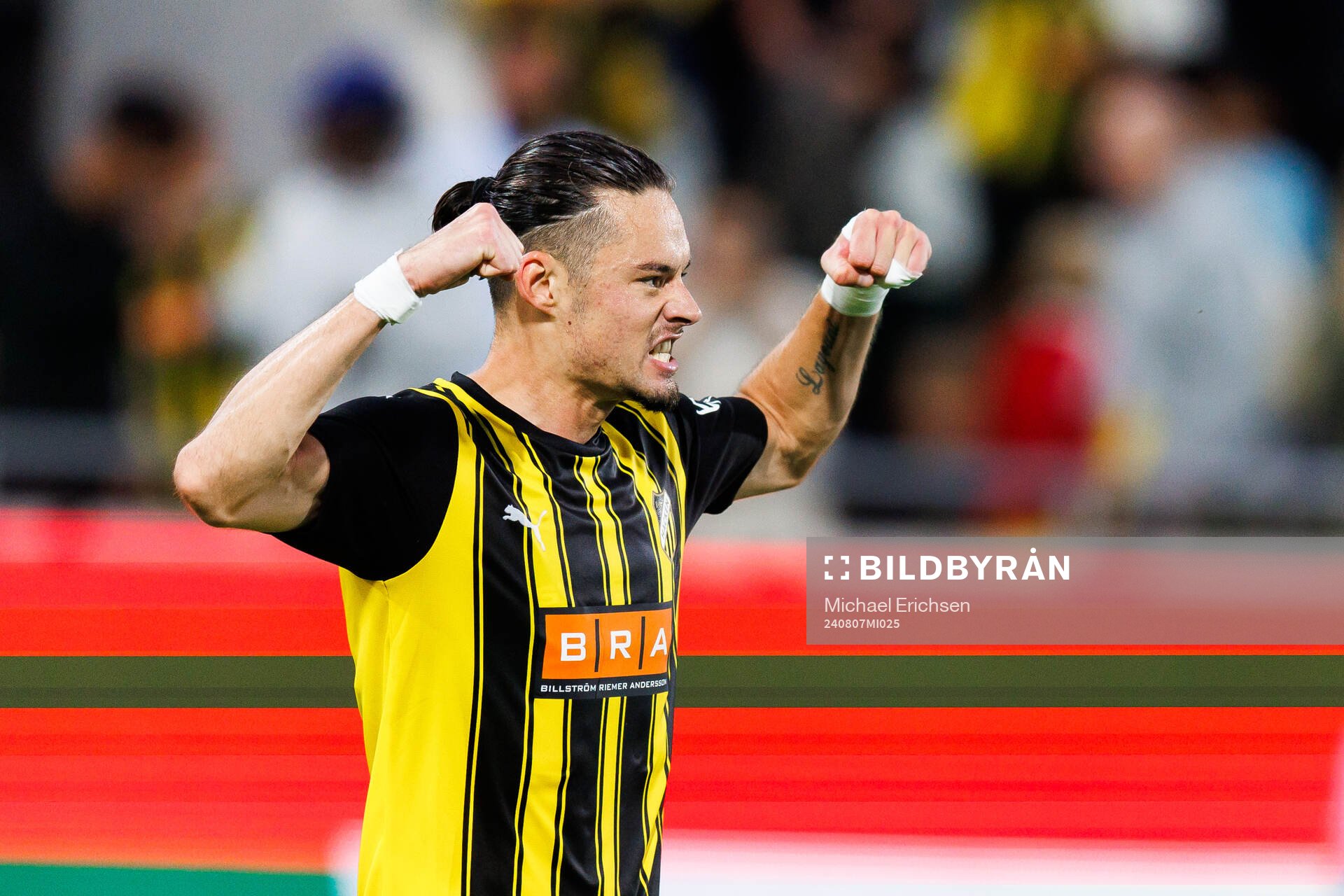 Amor Layouni of Häcken celebrates