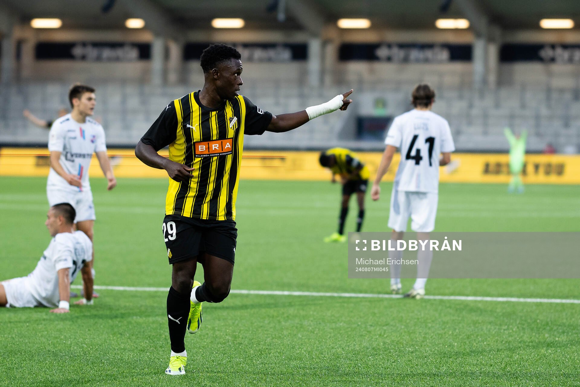 Zeidane Inoussa of Häcken celebrates
