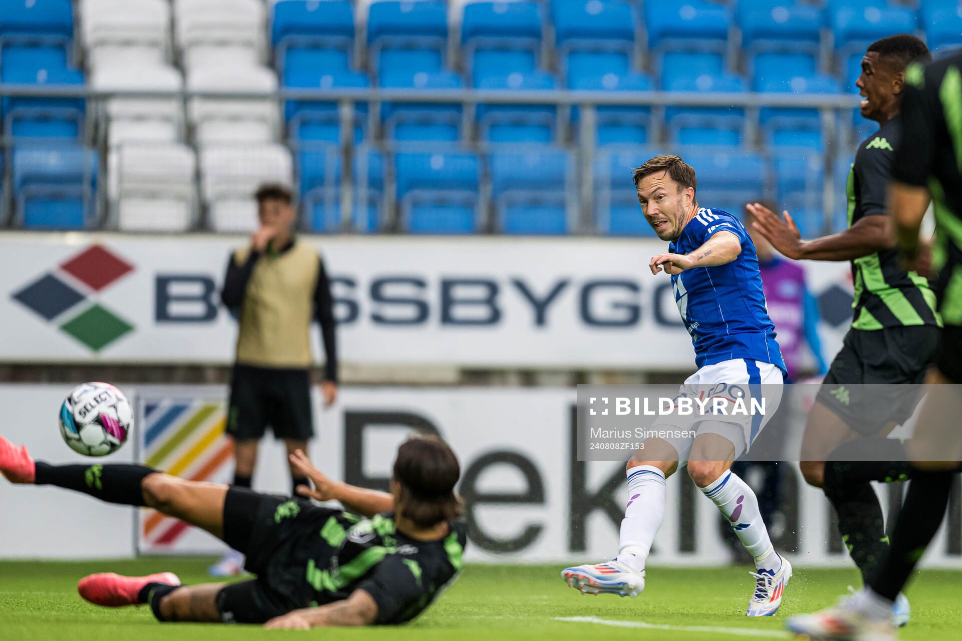 Martin Linnes of Molde scores the 3-0 goal