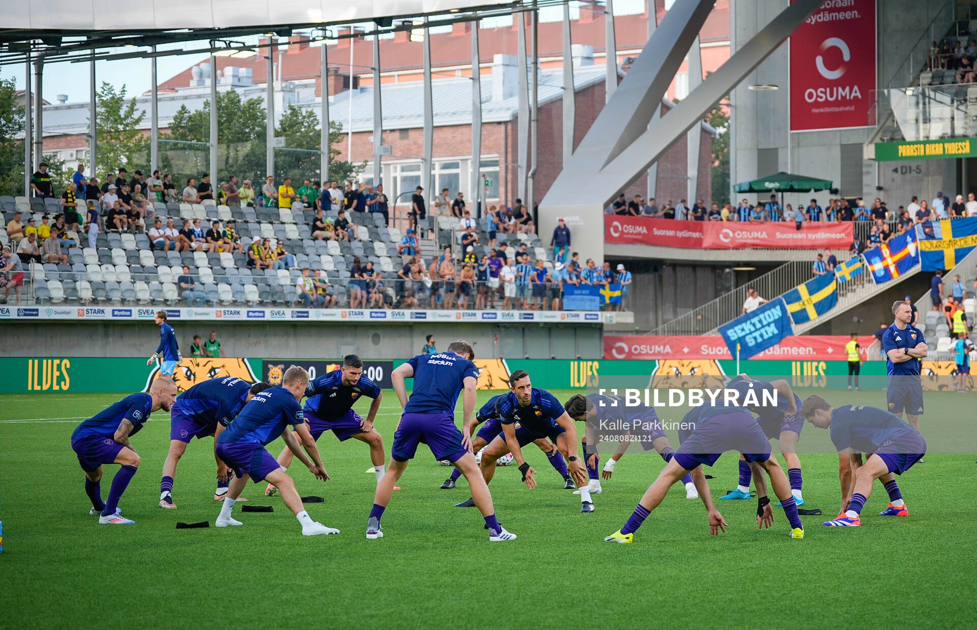 Djurgården players warm up