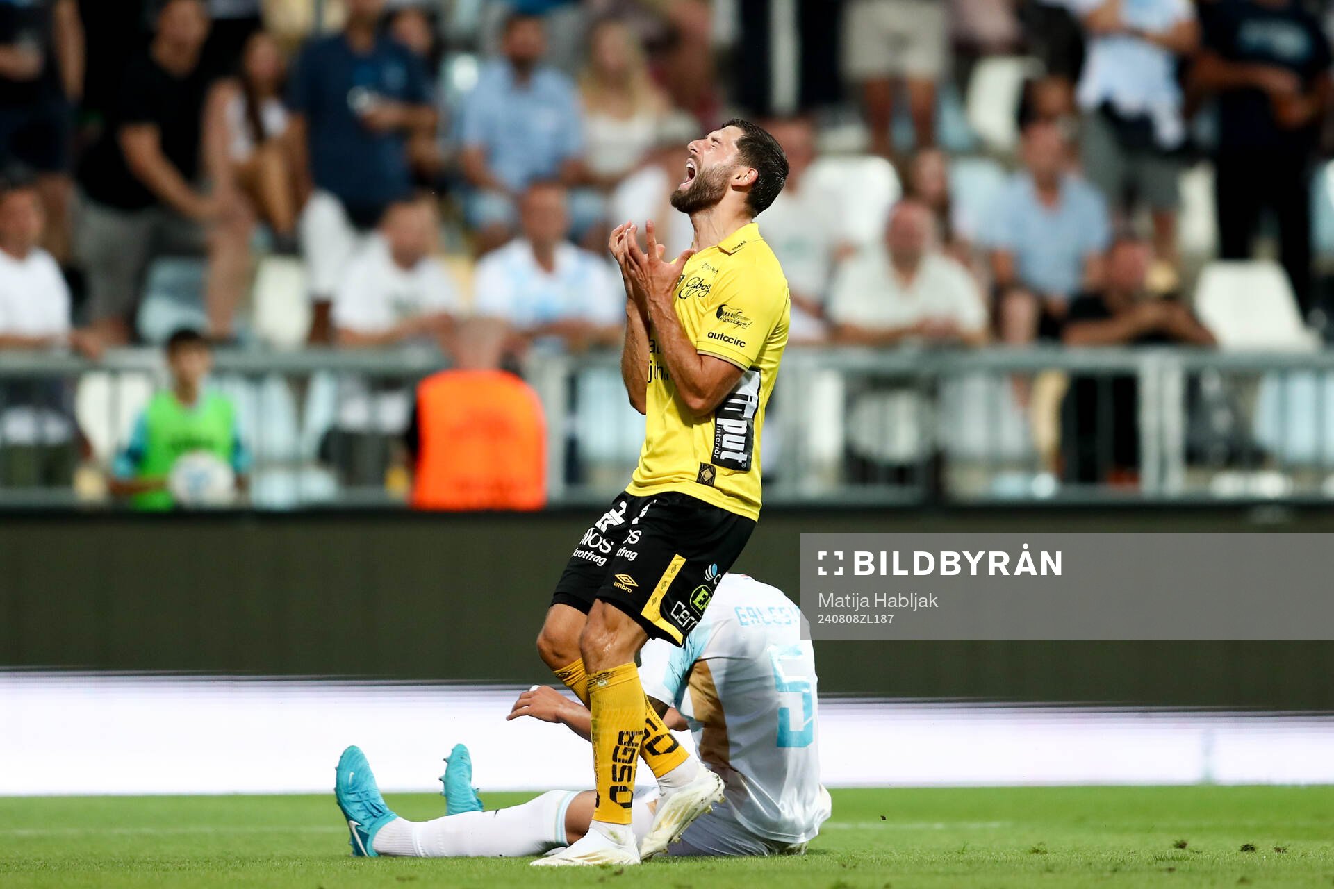 Arber Zeneli of Elfsborg reacts