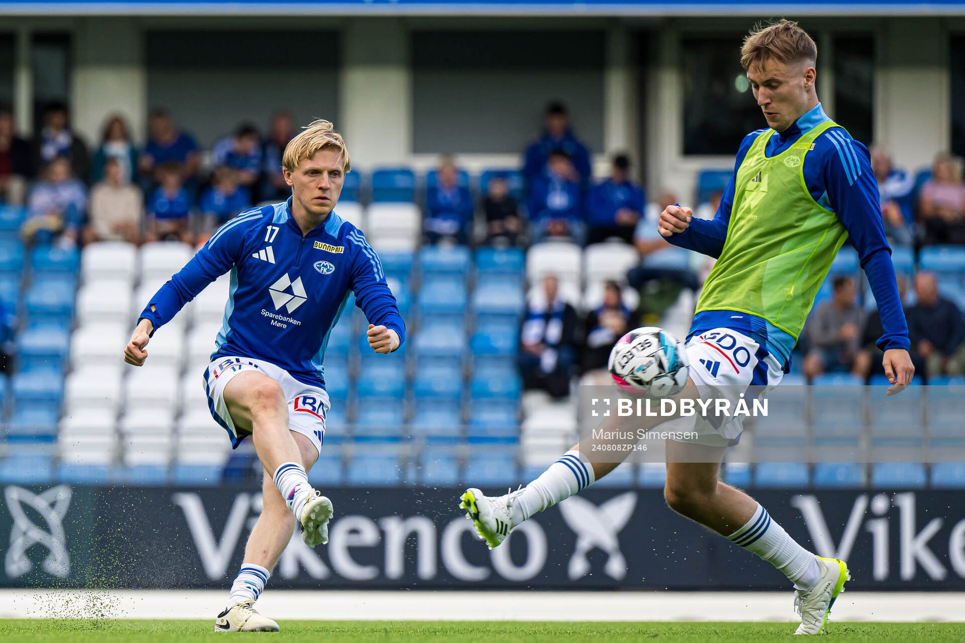 Mats Møller Dæhli of Molde warms up