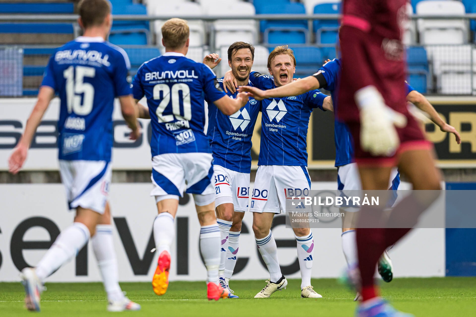 Martin Linnes of Molde celebrates after scoring the 3-0 goal during the UEFA Europa League qualification match between Molde and Cercle Brugge on August 8, 2024 in Molde.
