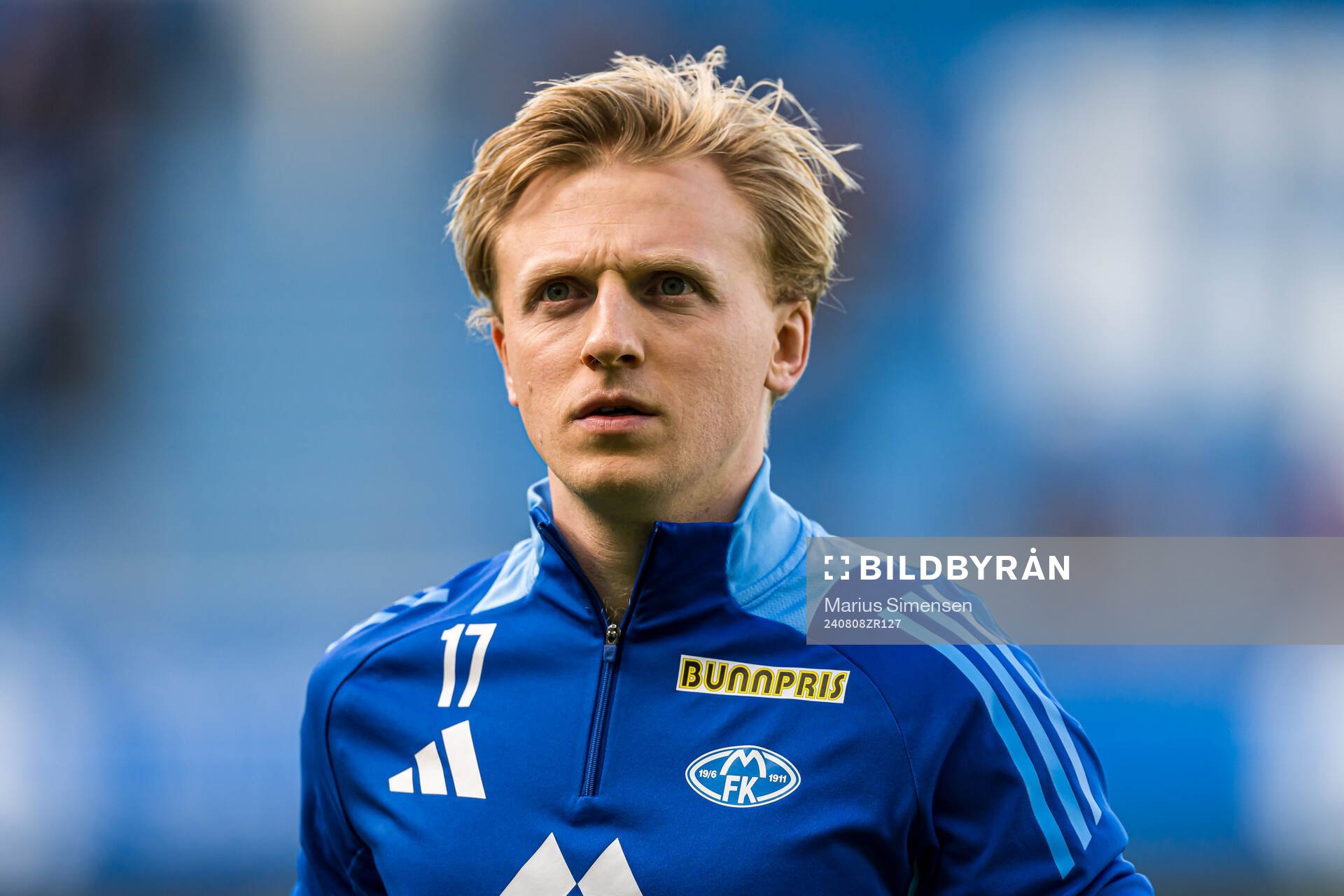Mats Møller Dæhli of Molde warms up