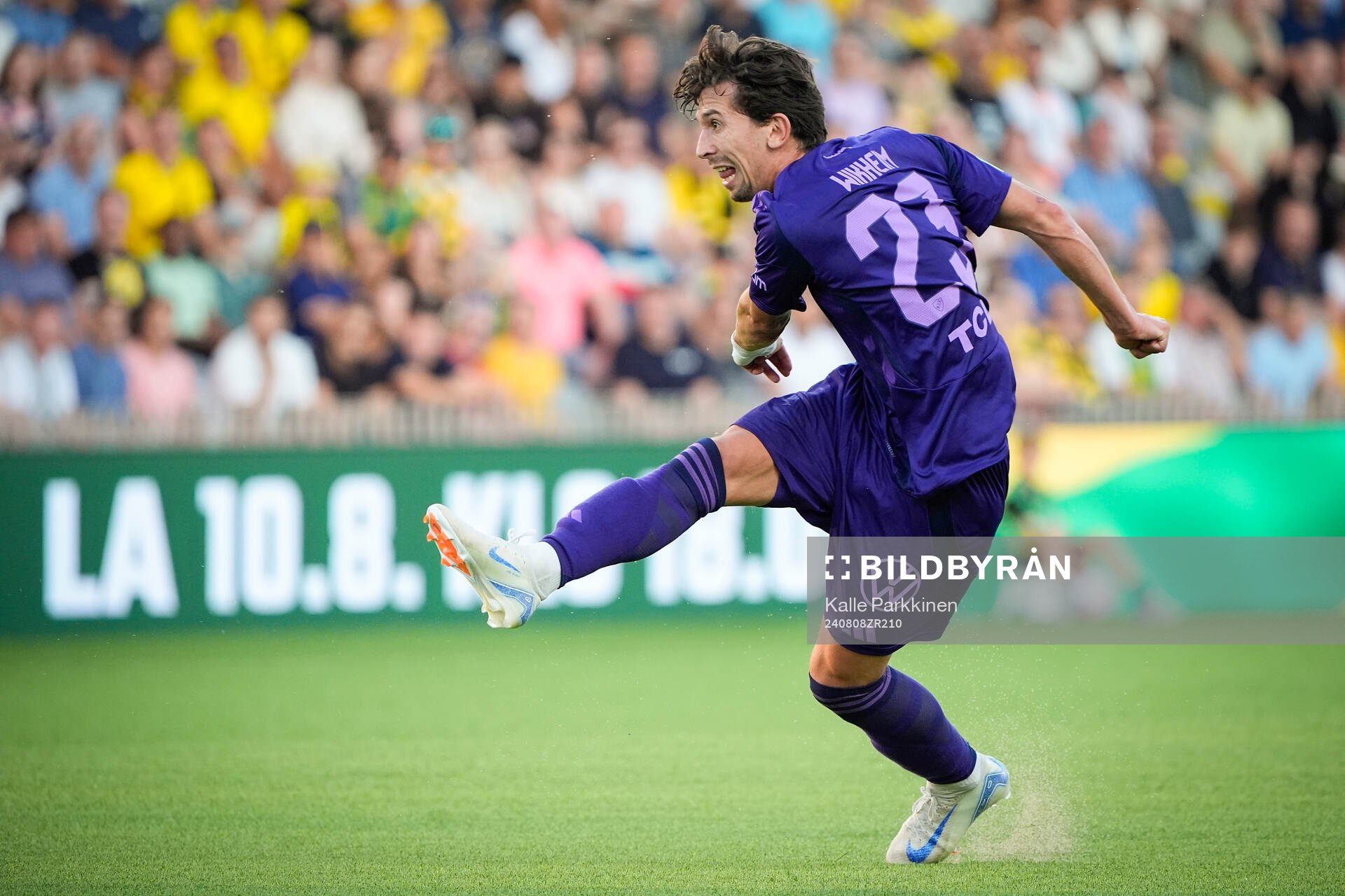 Gustav Wikheim shoots to score -01 goal