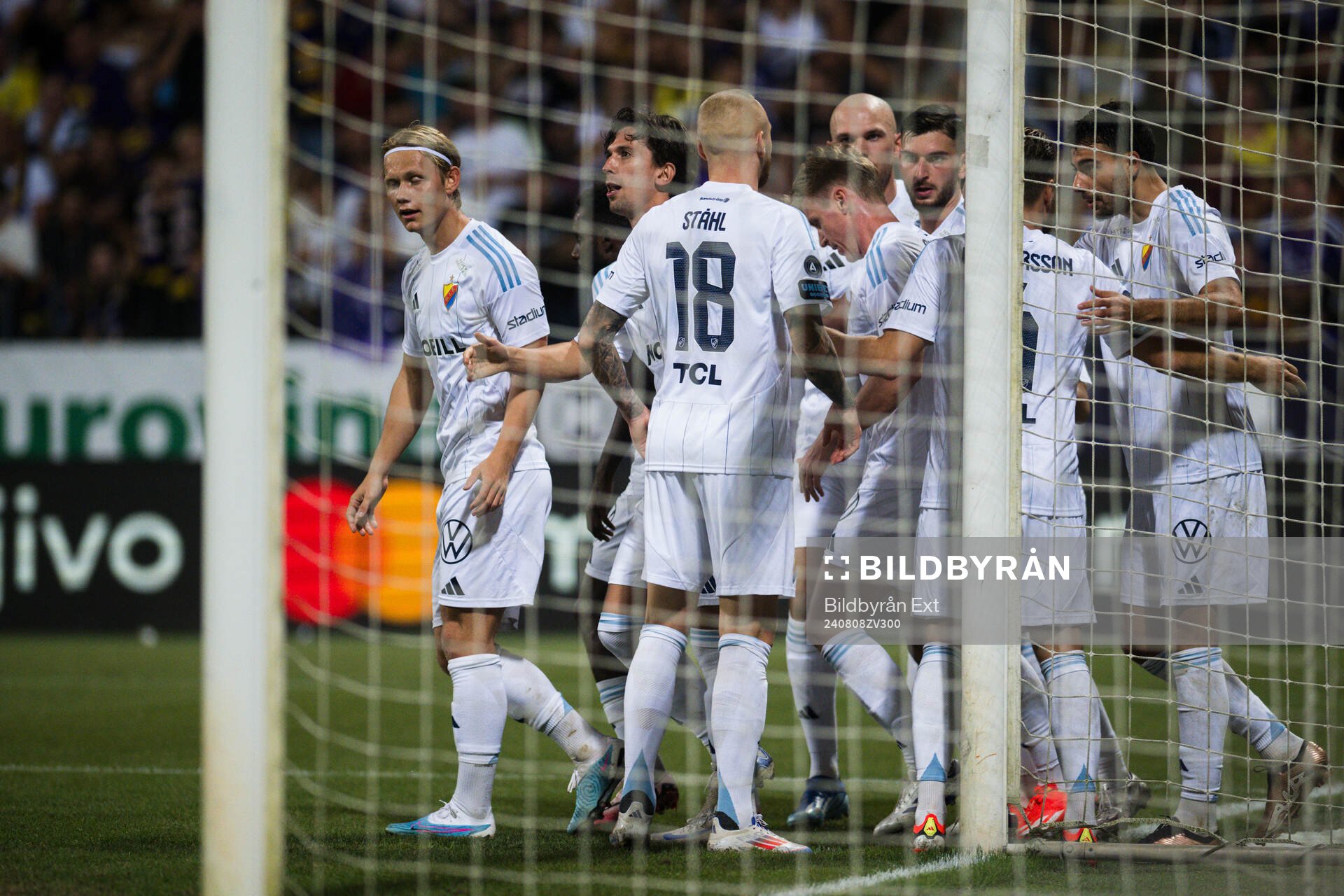 Gustav Wikheim of Djurgården celebrates 0-1 with teammates