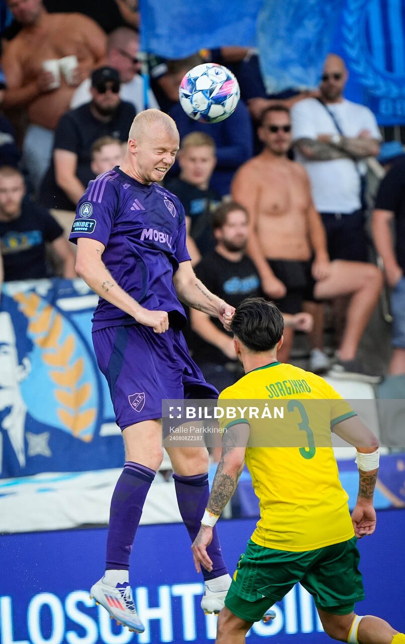 Peter Therkildsen od Djurgården  and Jorginho of Ilves