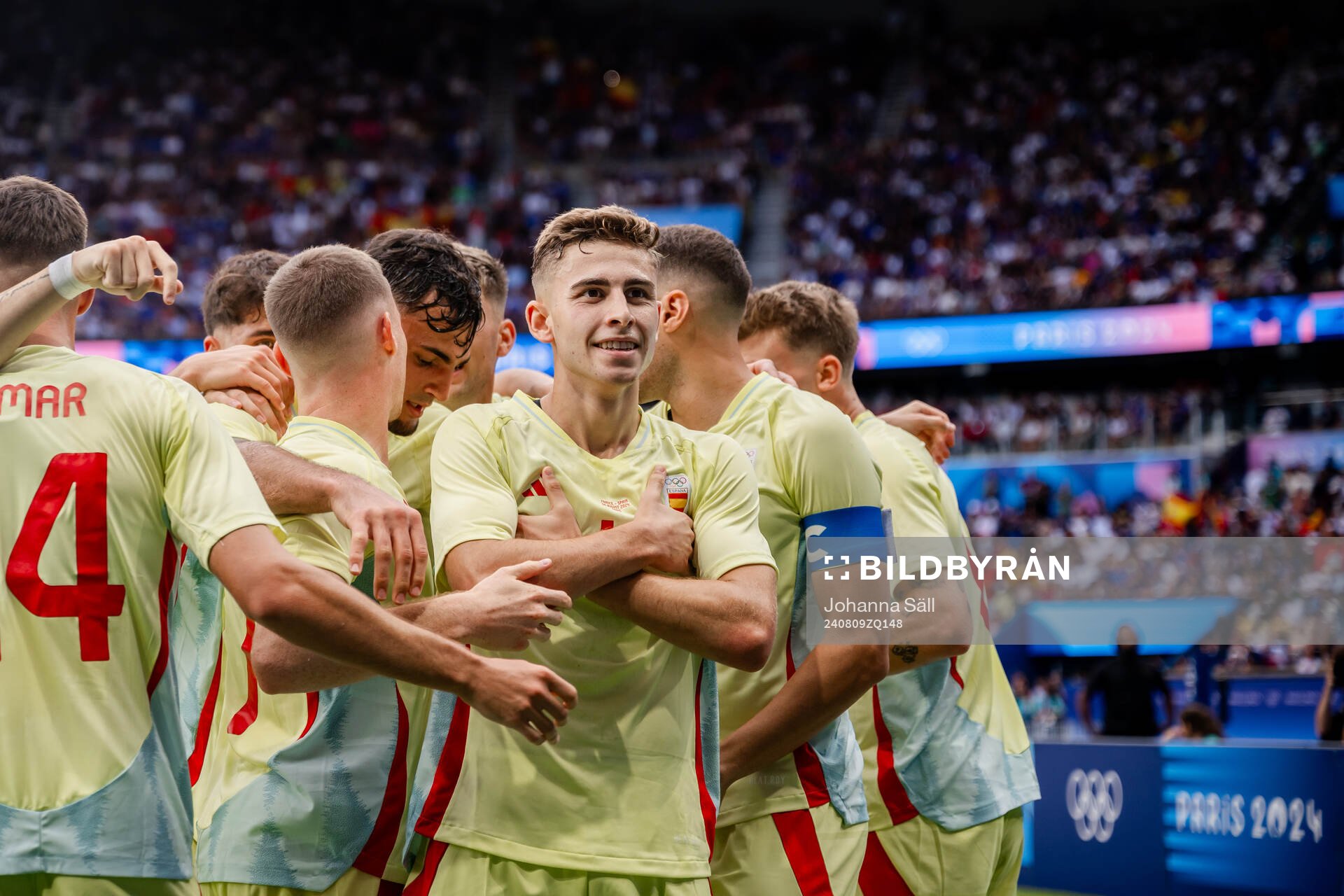 Fermin Lopez of Spain celebrates with teammates after the 1-2 goal in the men’s football final between France and Spain during day 14 of the Paris 2024 Olympic Games on August 9, 2024 in Paris.