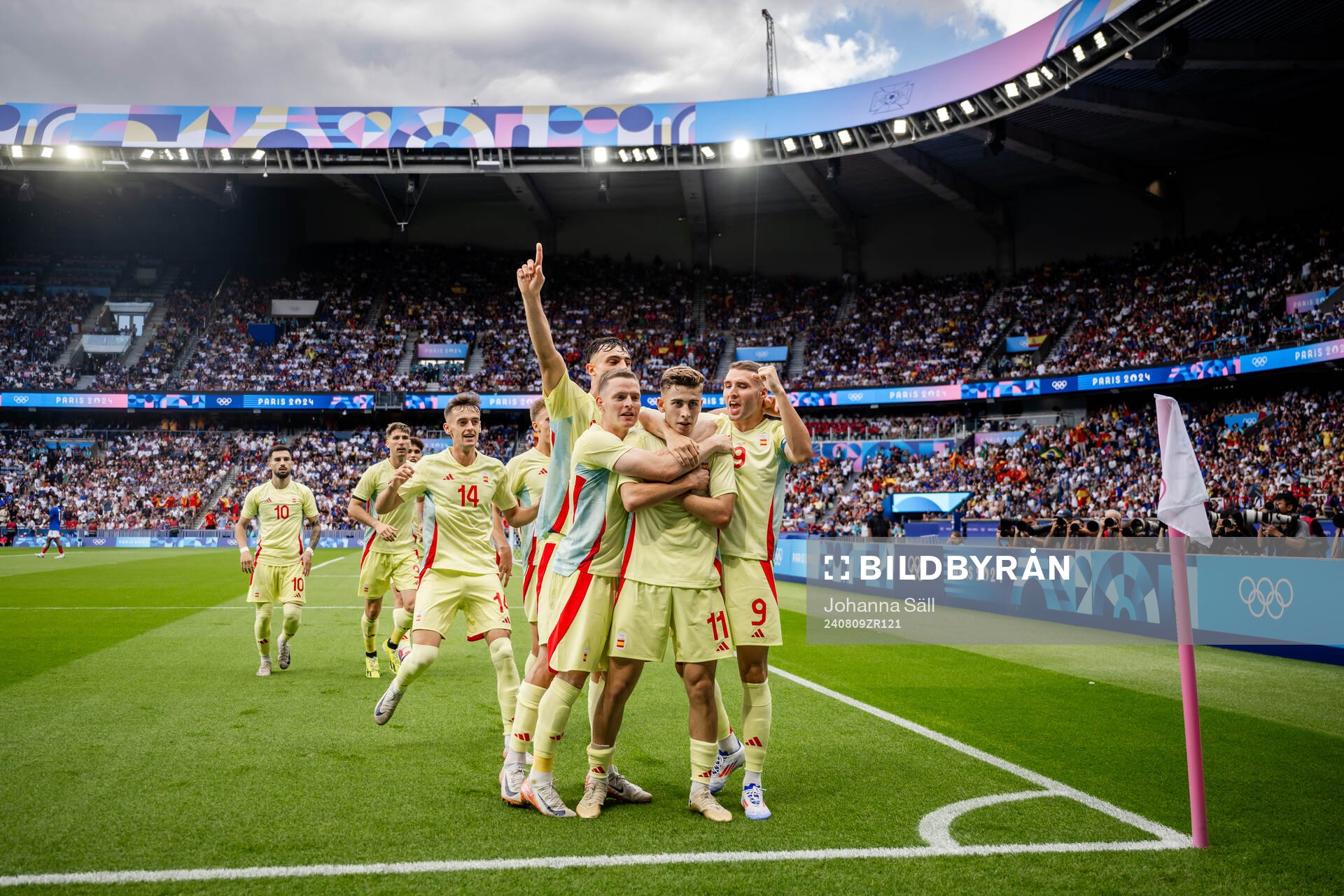 Fermin Lopez of Spain celebrates with teammates after the 1-2 goal in the men’s football final between France and Spain during day 14 of the Paris 2024 Olympic Games on August 9, 2024 in Paris.