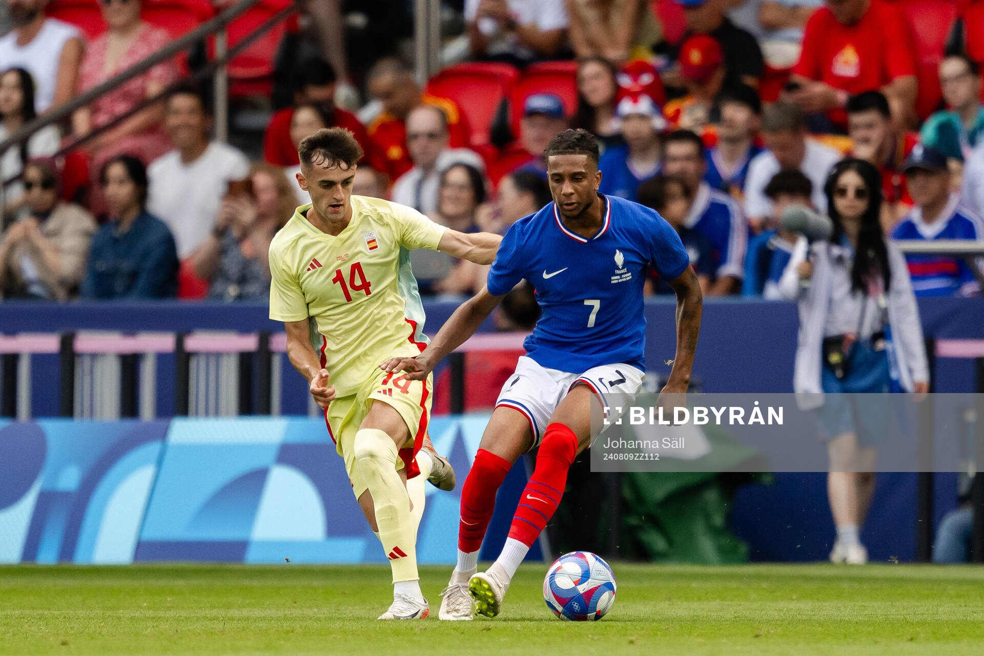 Aimar Oroz of Spain and Michael Olise of France in the