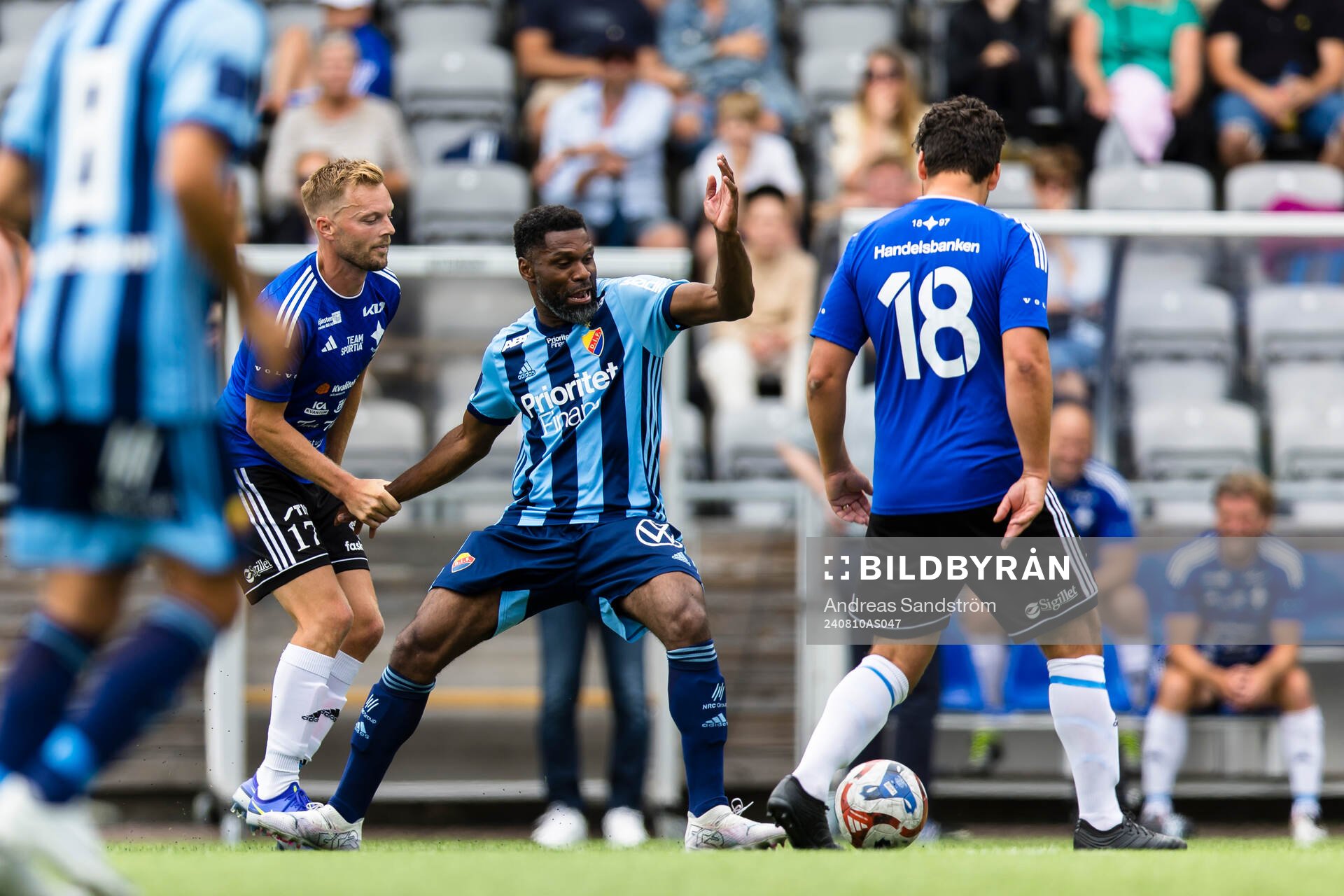 IFK Eskilstunas Sebastian Larsson och Djurgårdens Samuel