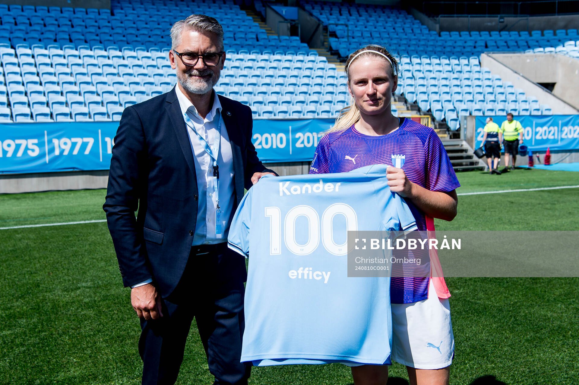 s vd Niclas Carlnén hyllar Amanda Kander för 100 matcher